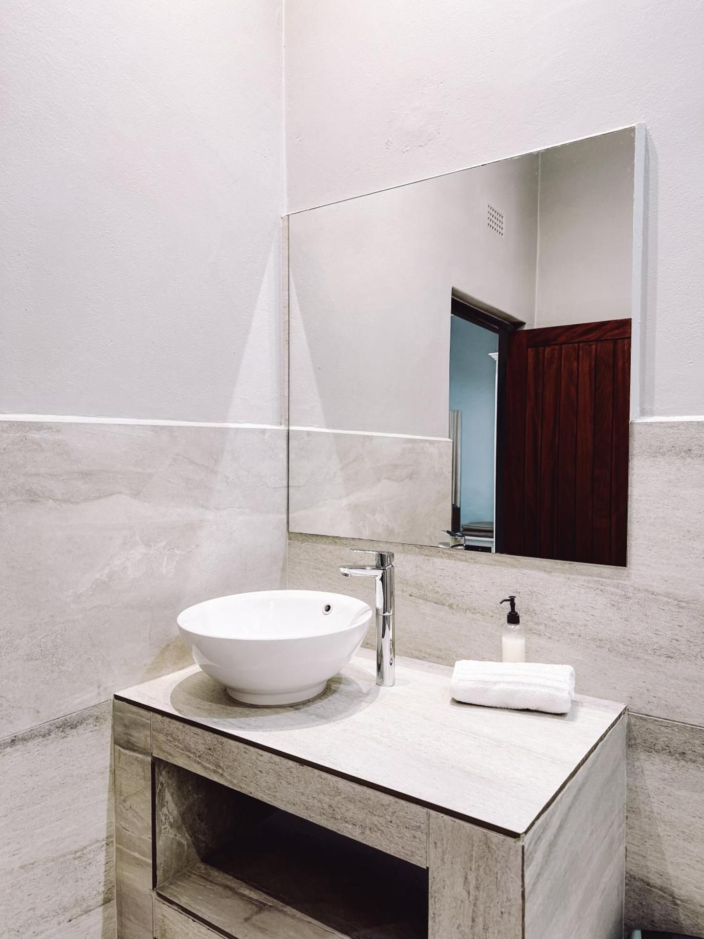 The Baths Natural Hot Springs One-Bedroom Apartment 2