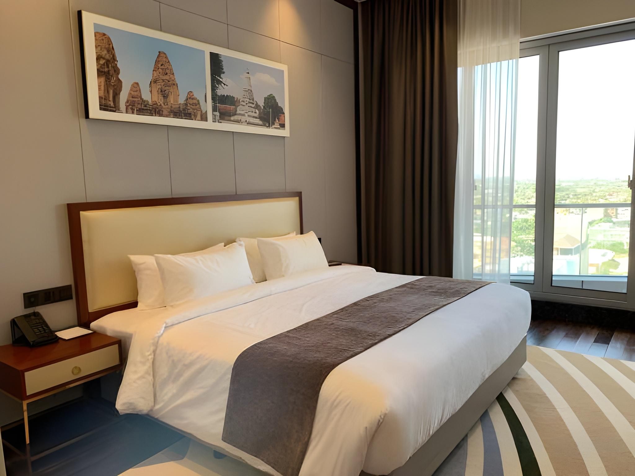 Deluxe Double City View