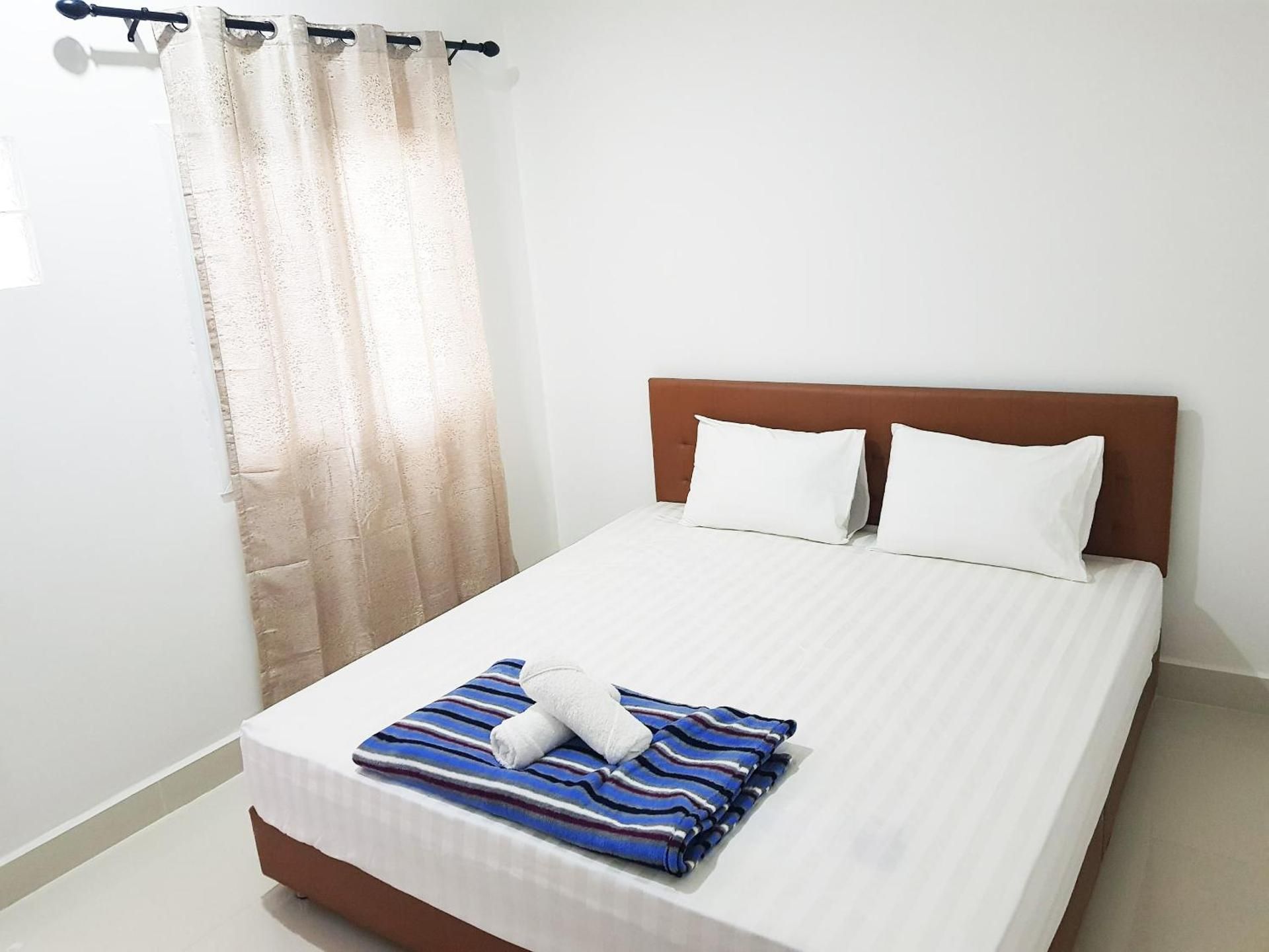 Budget Double Room with Shared Bathroom