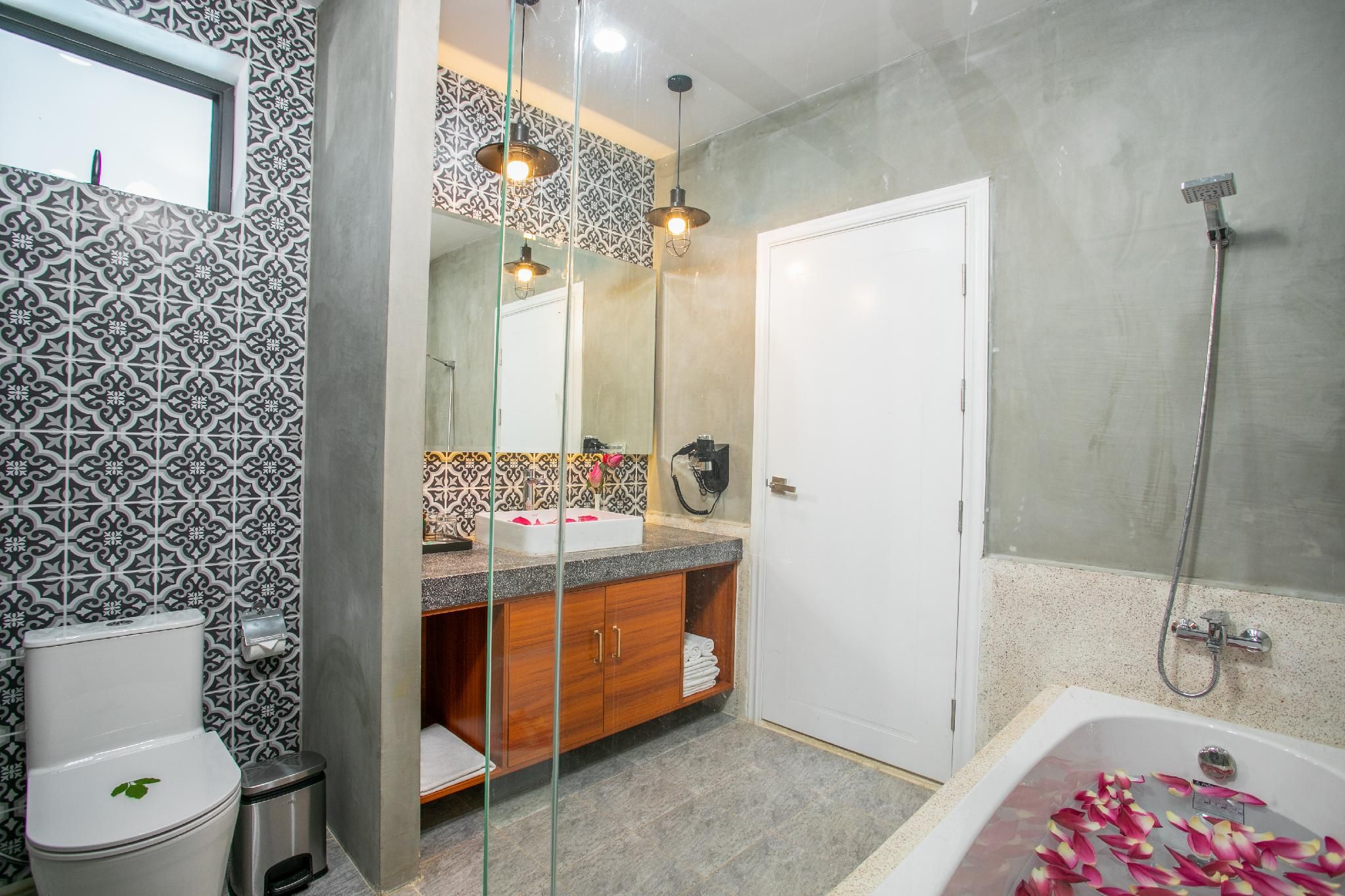 Cambana La Rivière Hotel Deluxe Family Suite with Bathtub 2