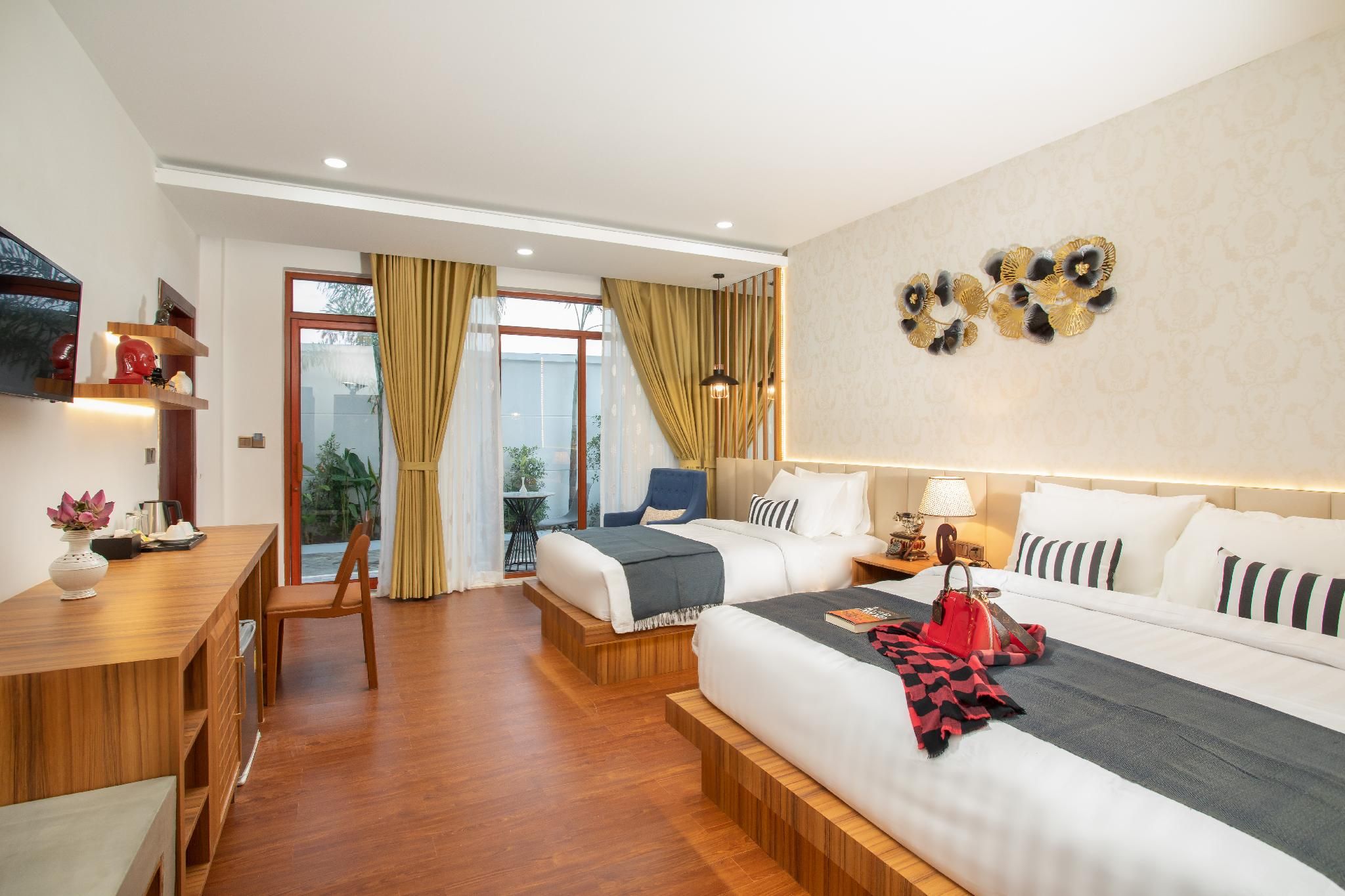 Junior Family Suite with Bathtub