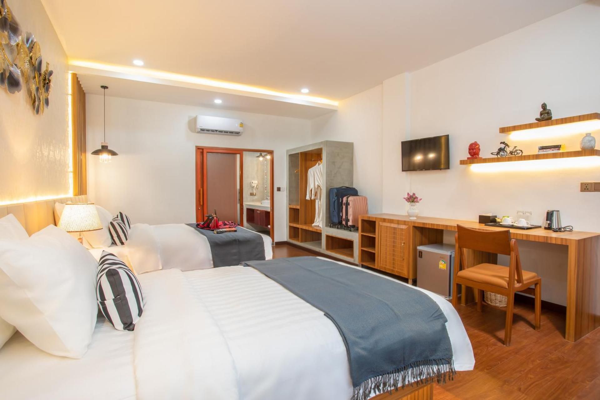 Junior Suite with Garden View