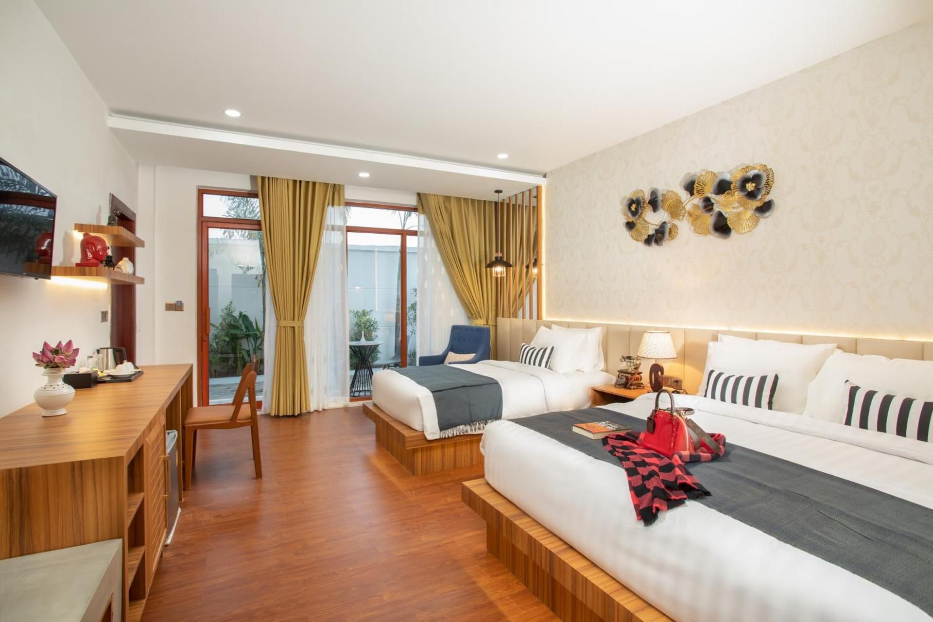 Junior Suite with Garden View