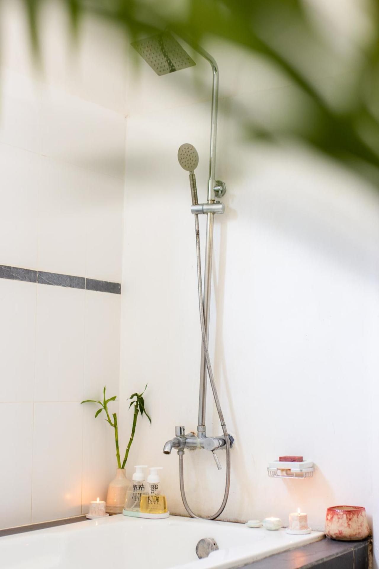 Saravoan Hotel Kep Deluxe Double Room with Bath 2