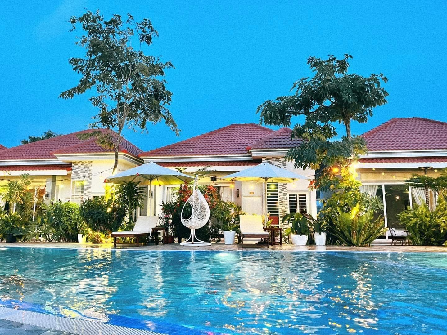 swimming pool [outdoor]