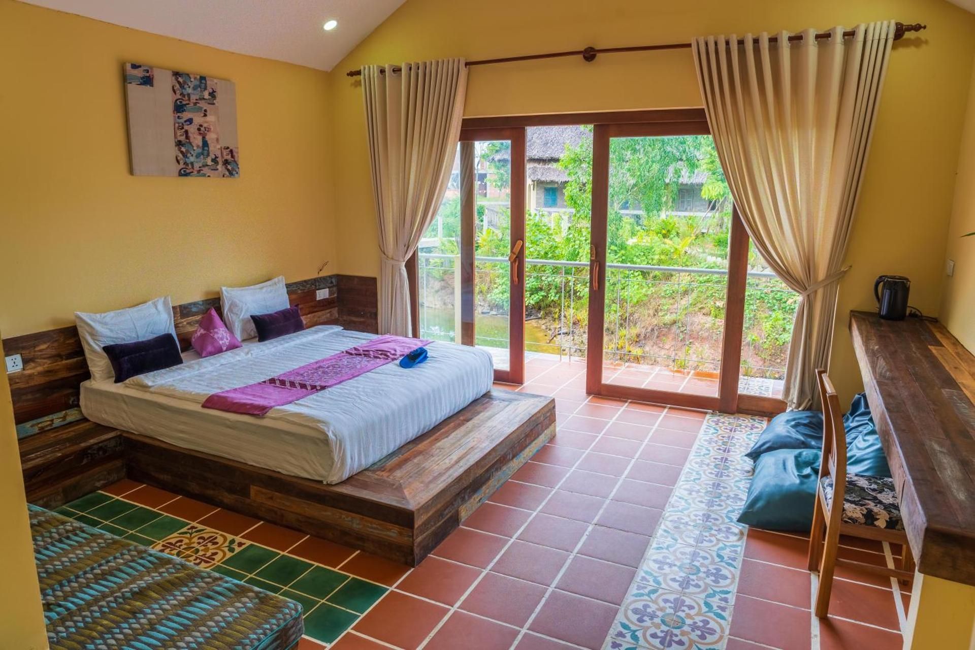 Bungalow with Balcony