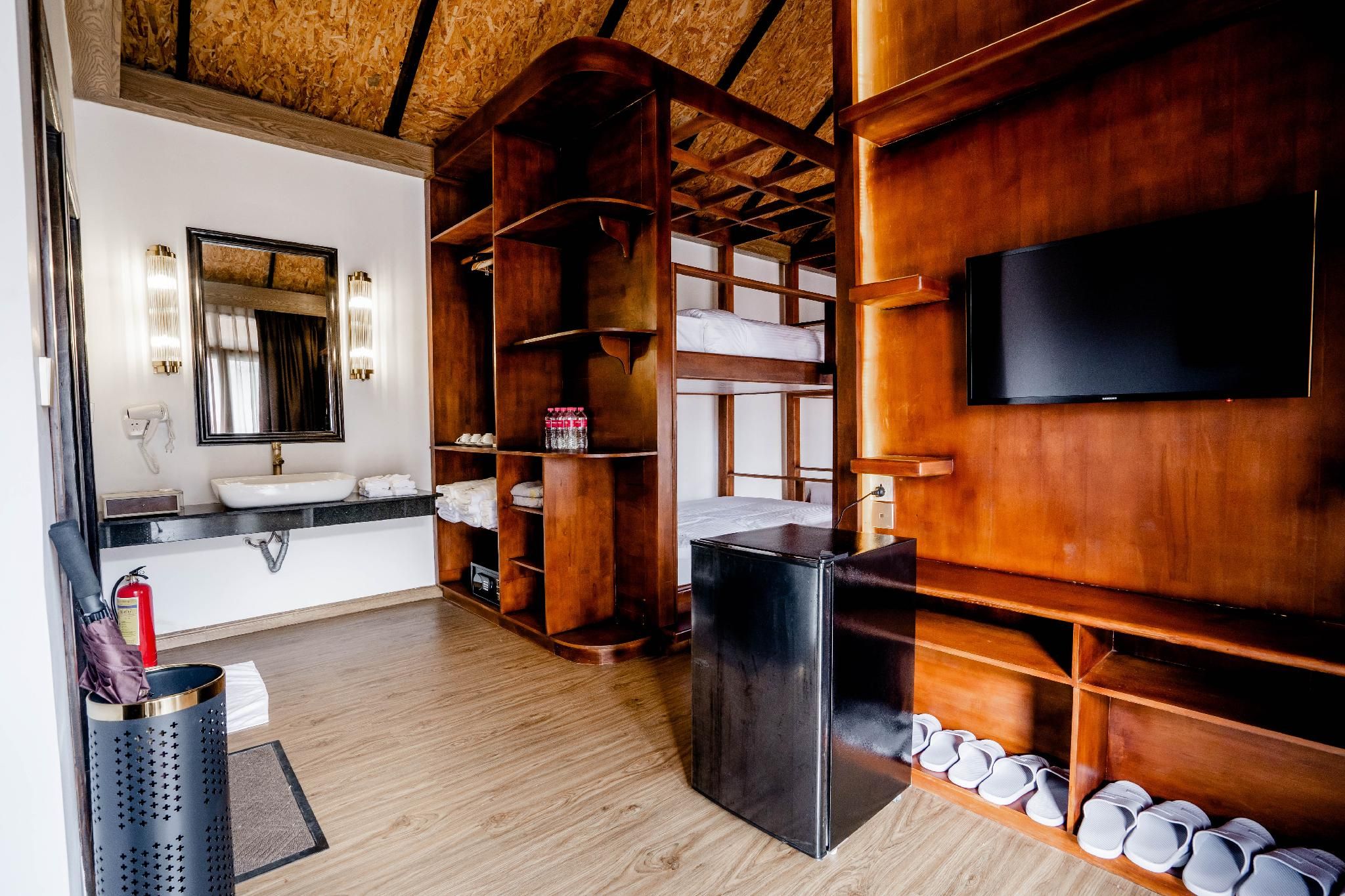 8 Mixed Dorm Bed with Private Bathroom