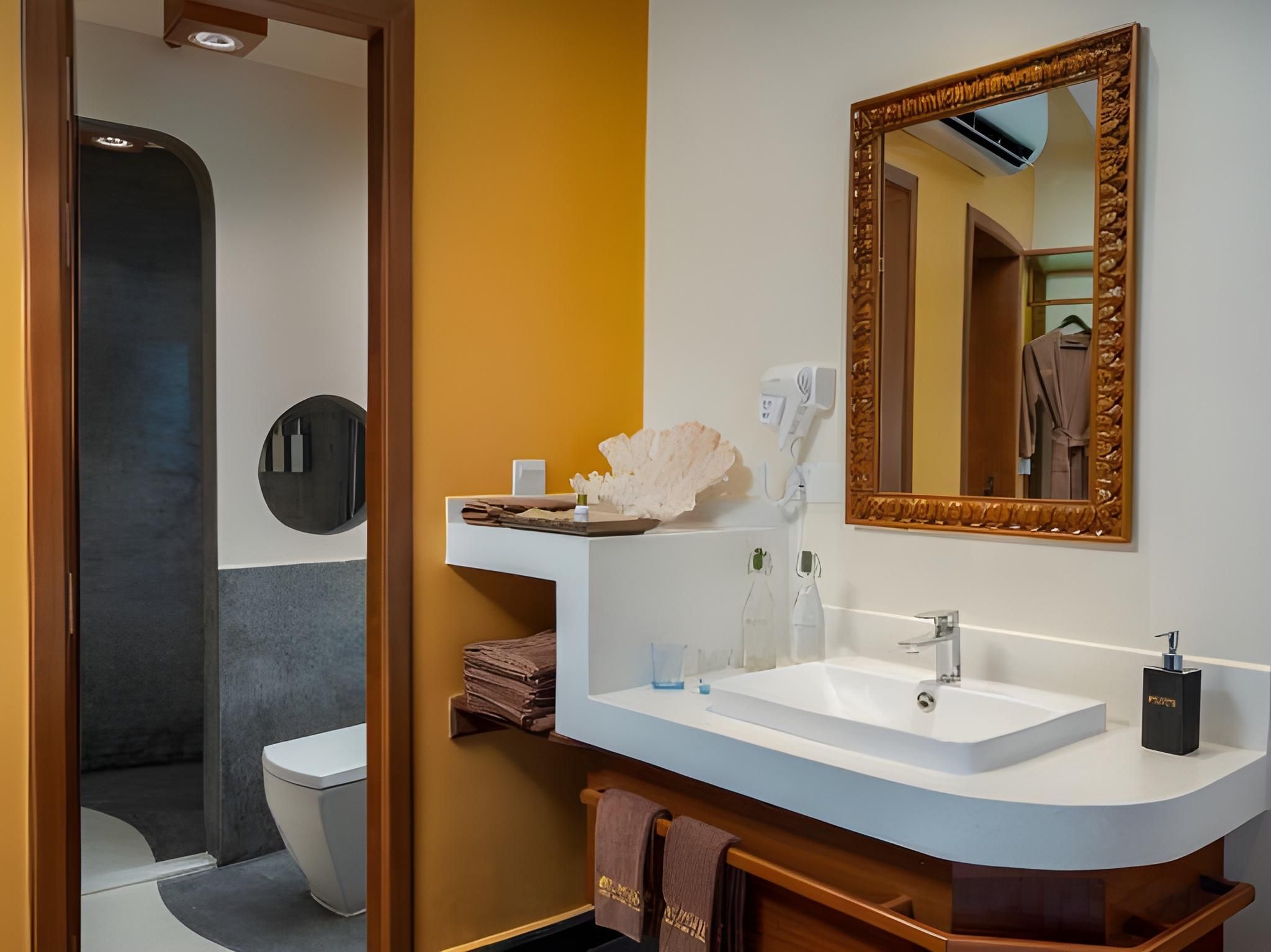 Japanese Executive Suite King