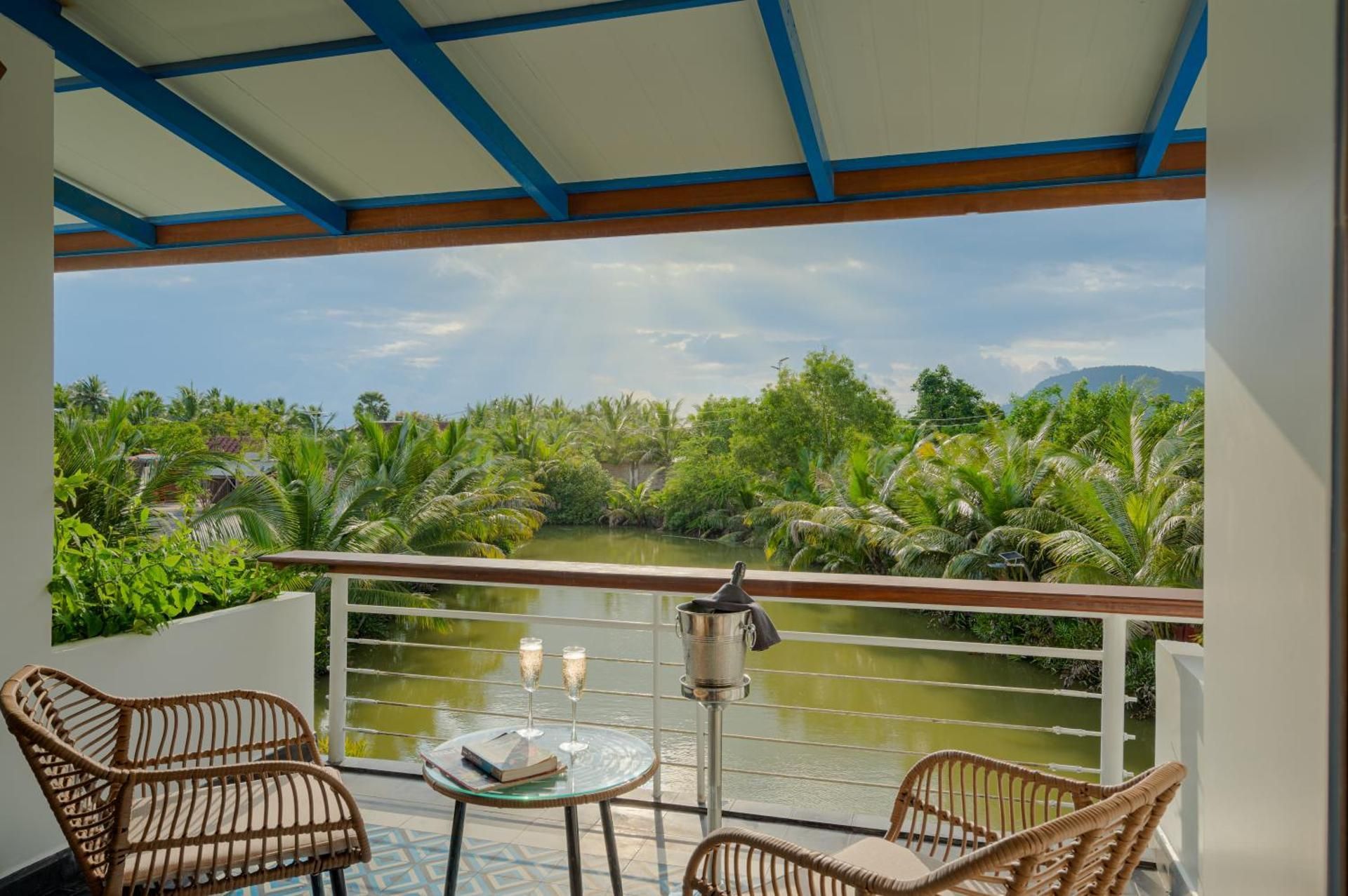 Komsan Kampot Resort Deluxe Double River View 2