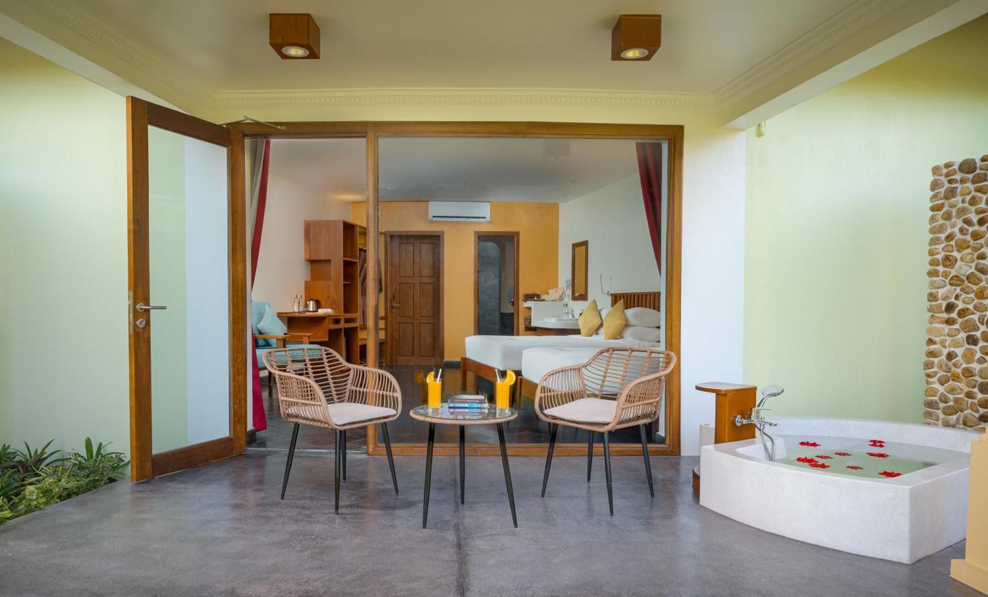 Komsan Kampot Resort Junior Suite Twin Balcony 2