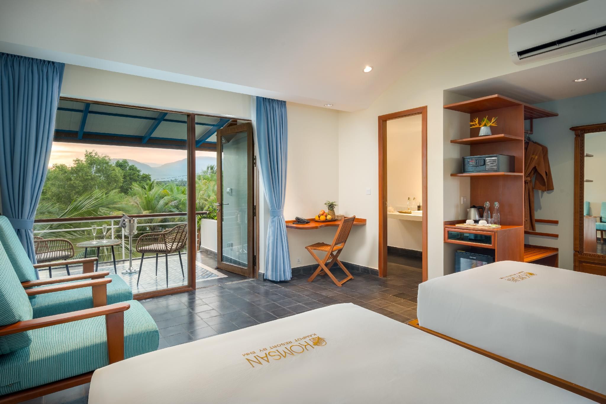 Deluxe Twin River View
