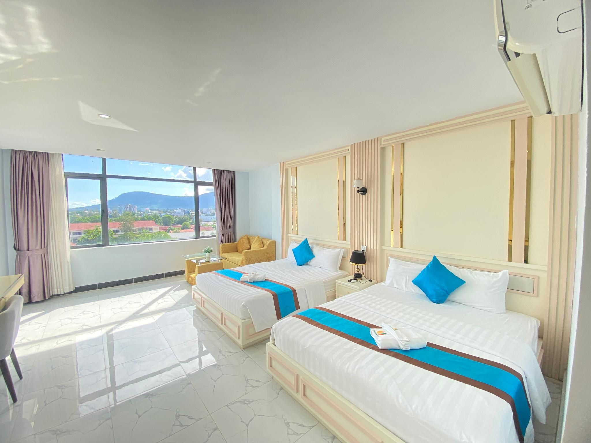 Deluxe Twin Room with Balcony
