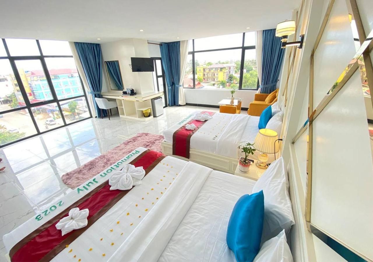 Kampot Sunny Hotel Deluxe Queen Suite with balcony 2