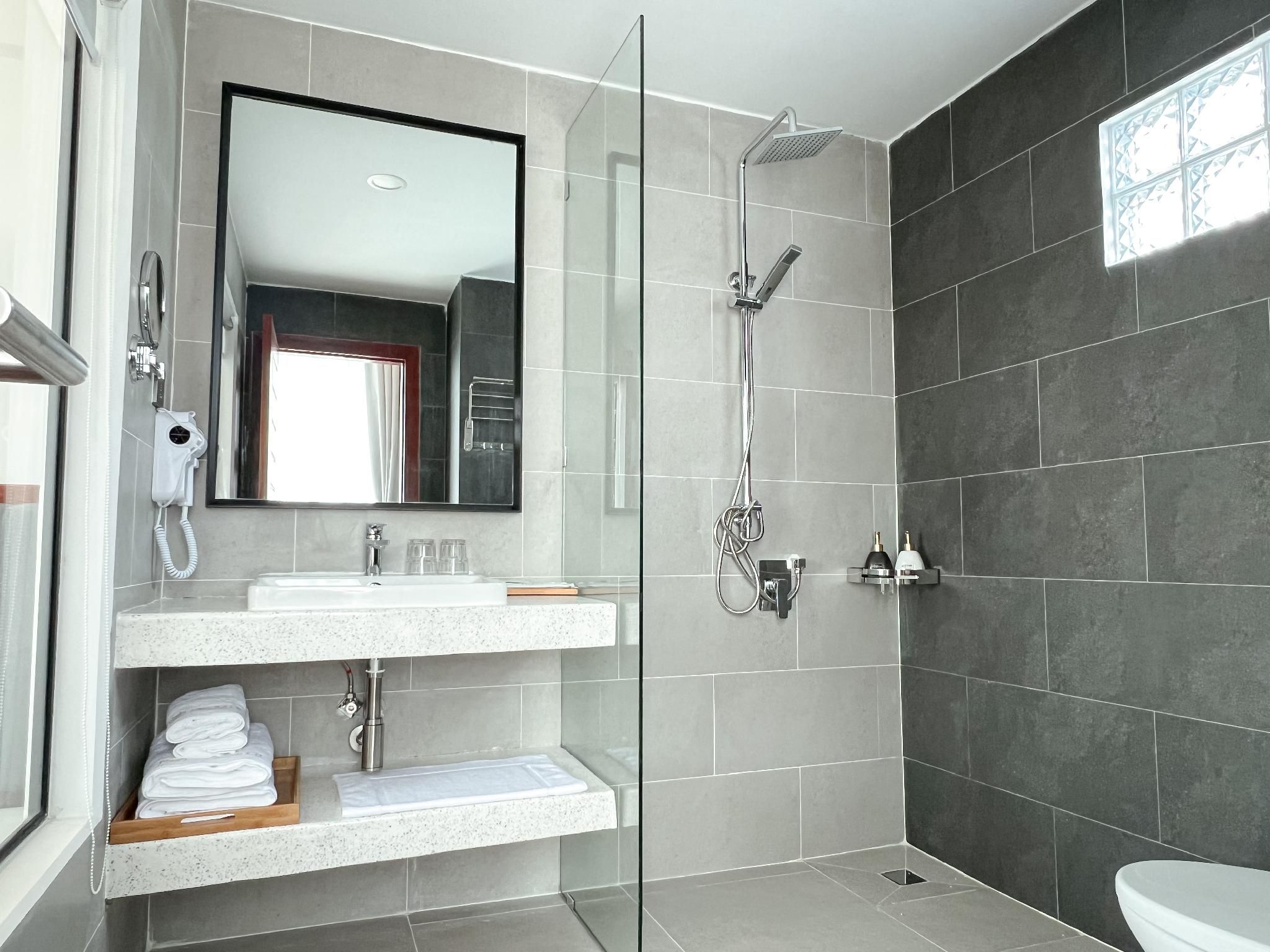 Emerald Residence Kampot Deluxe Twin Room 3