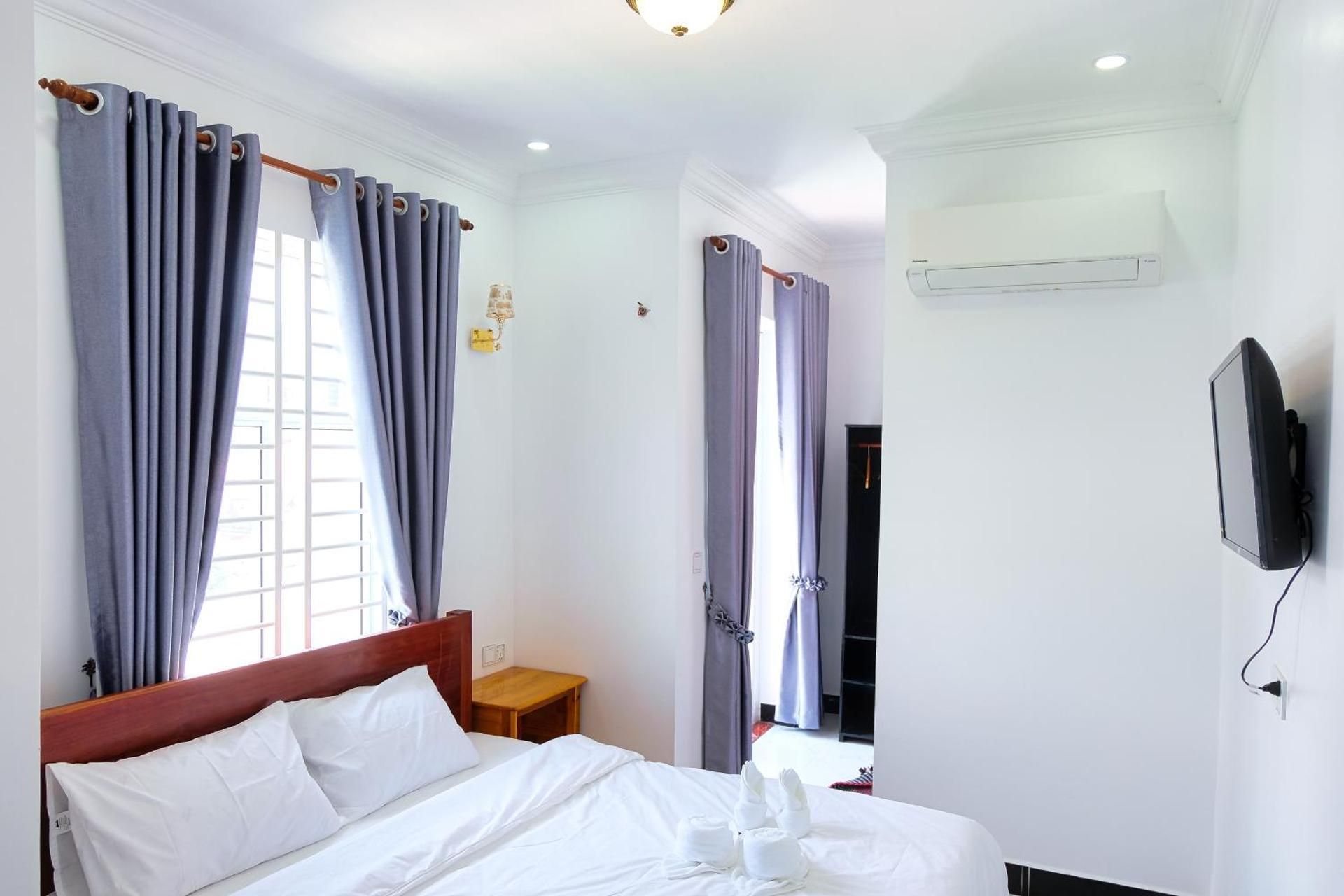 Kampot Coco Guest House Double Room with Balcony 2