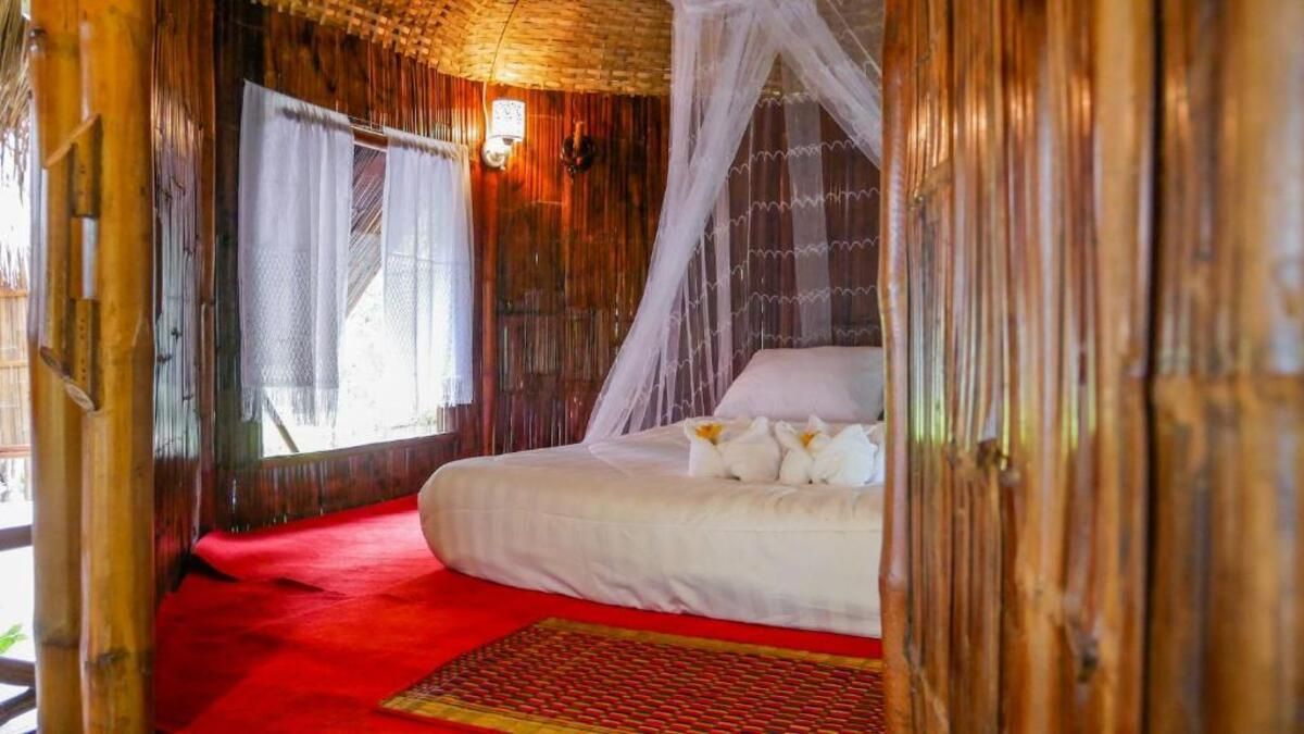 Bungalow with Garden View