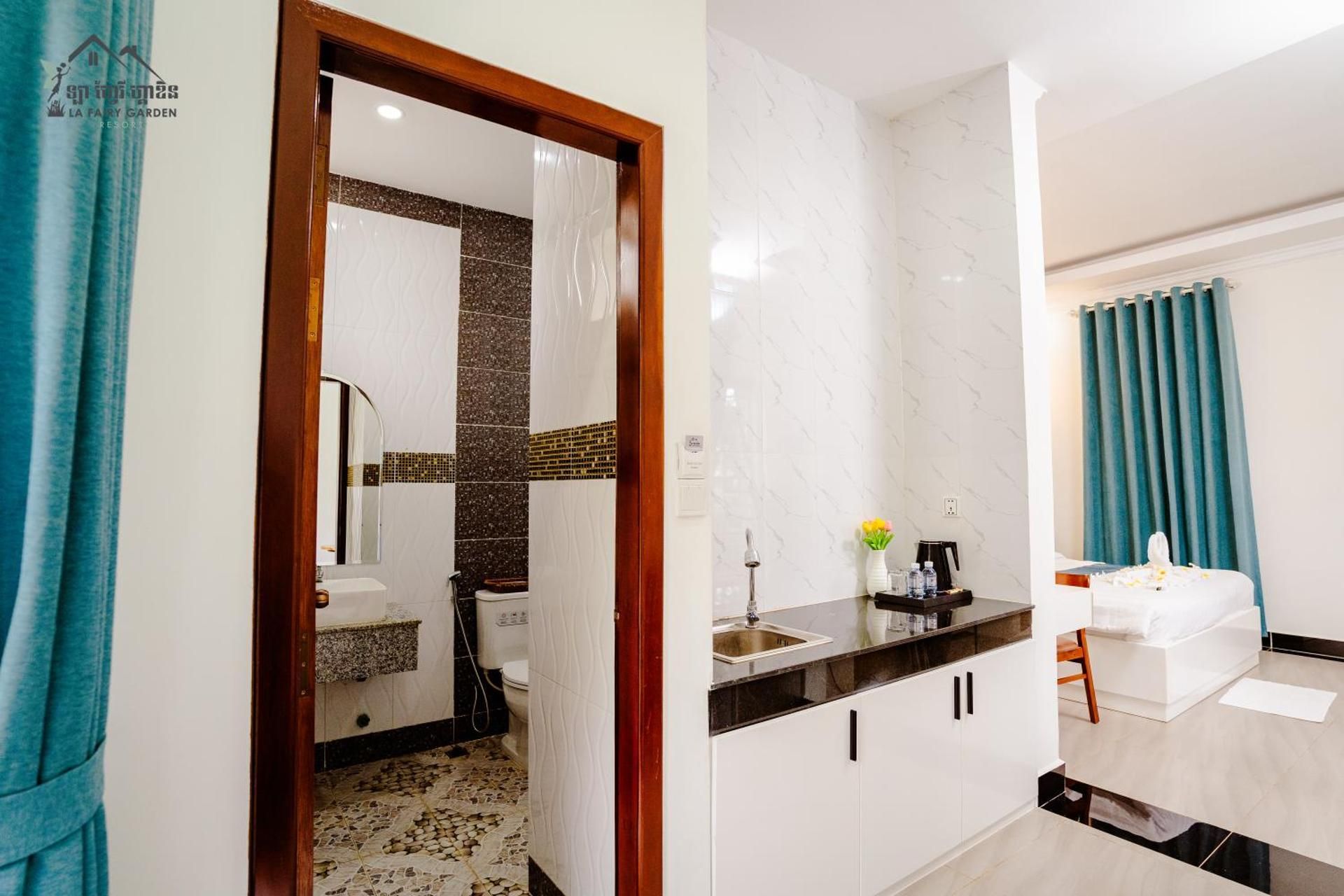 Suite with Pool View