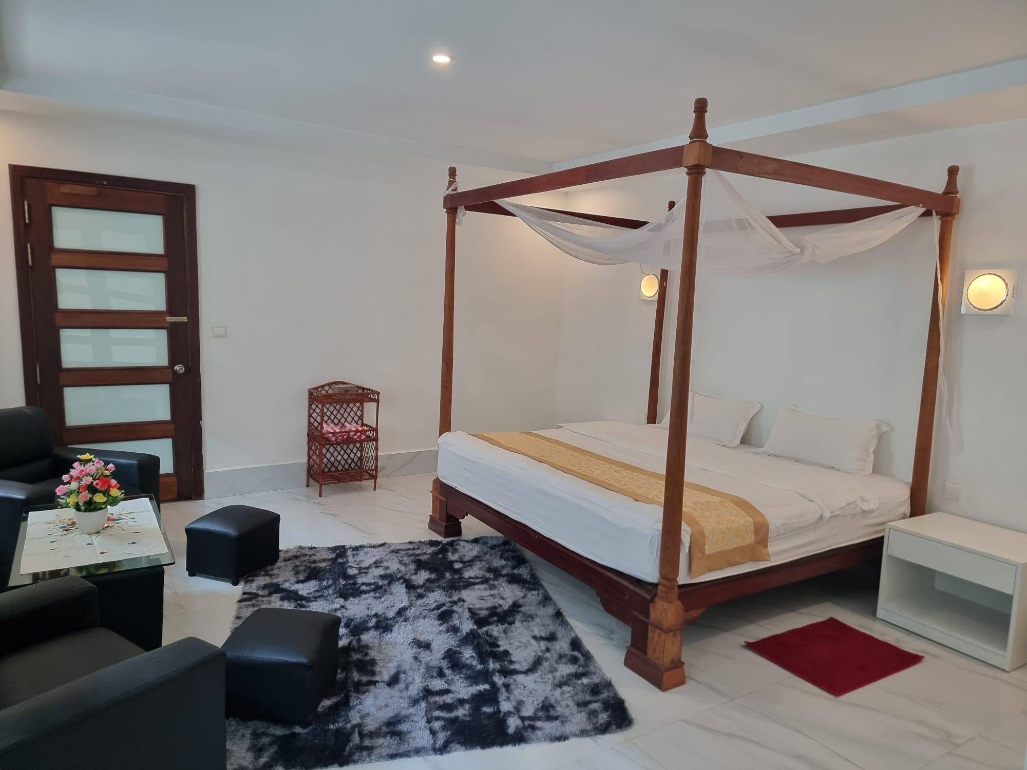 Superior - 1 Wide King Bed