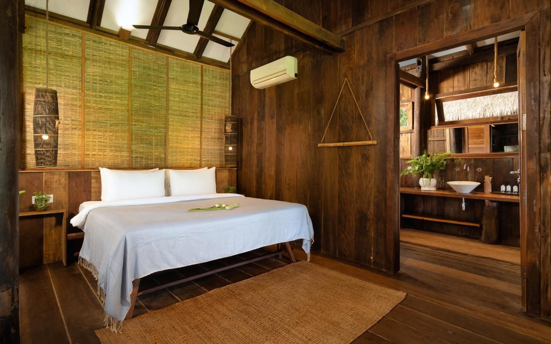Waterfall villa ( Share pool ) /Included afternoon tea & Tree planting