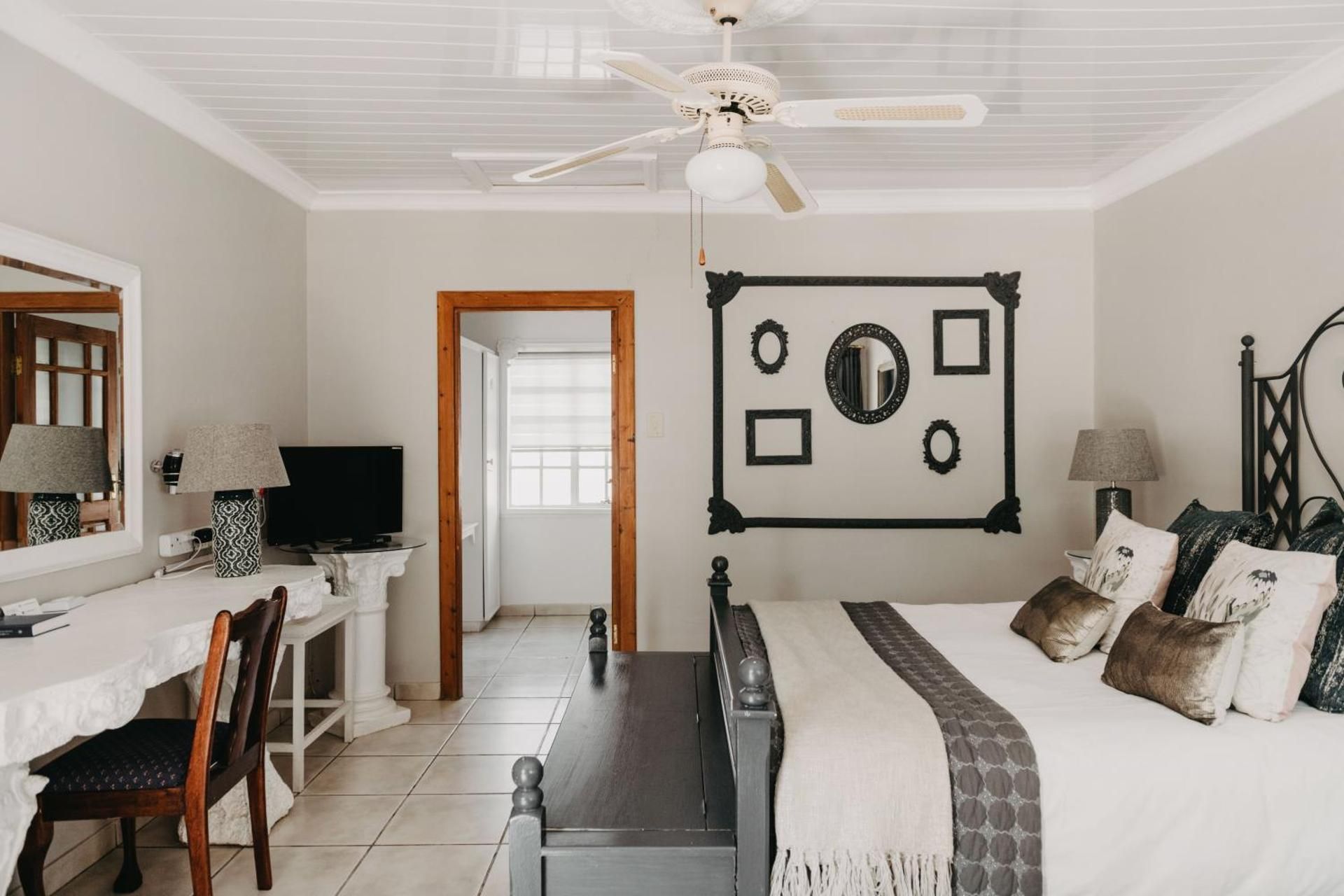 Twin Room with Private Bathroom