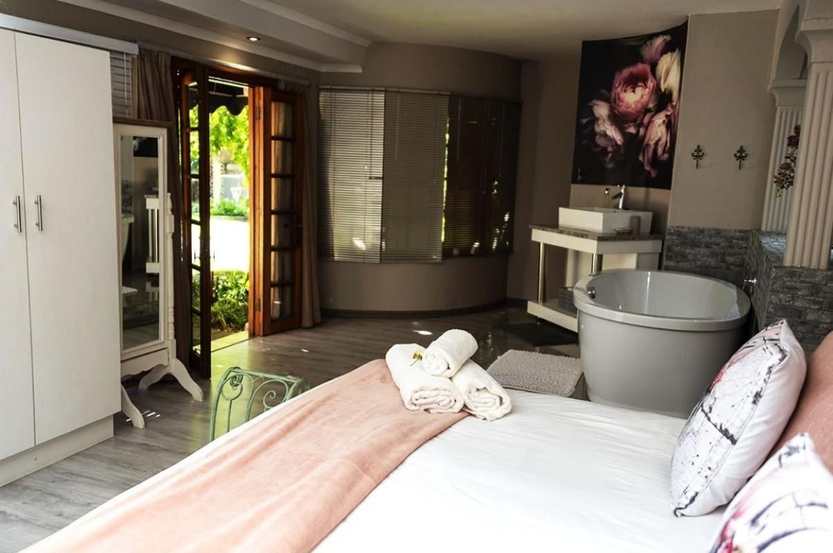 Deluxe Double or Twin Room with Pool Access