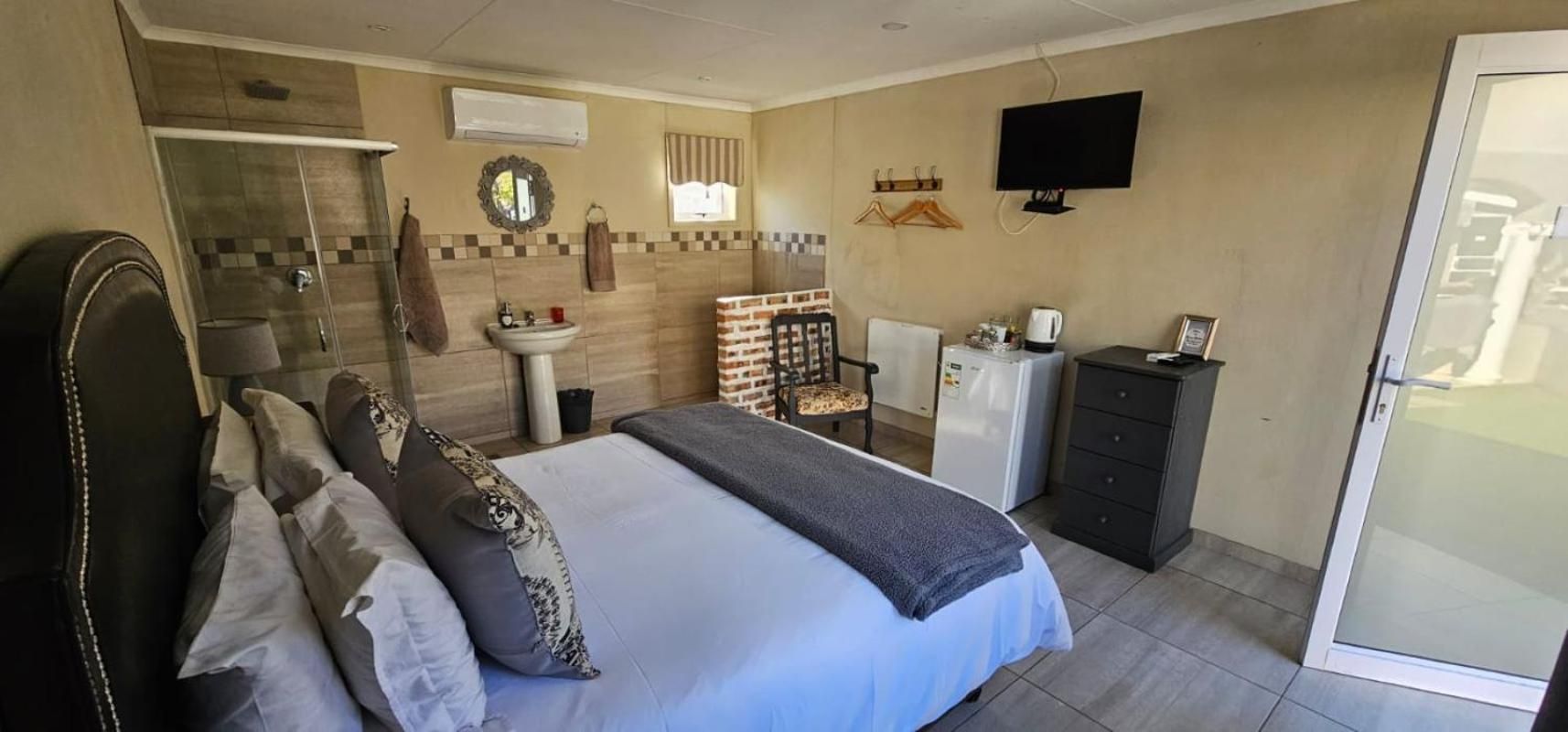 Queen Room with Garden View