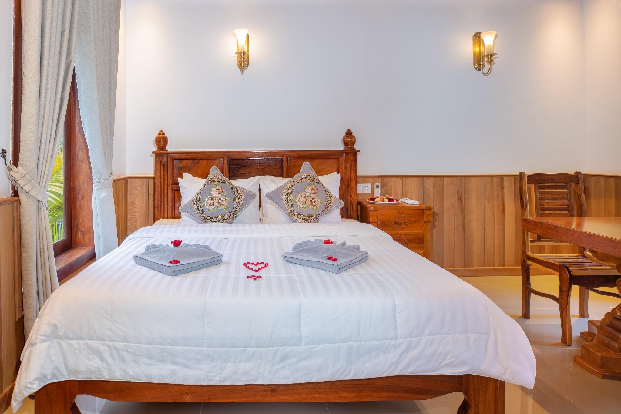 KNN Luxury Hill King Villa With Balcony  2