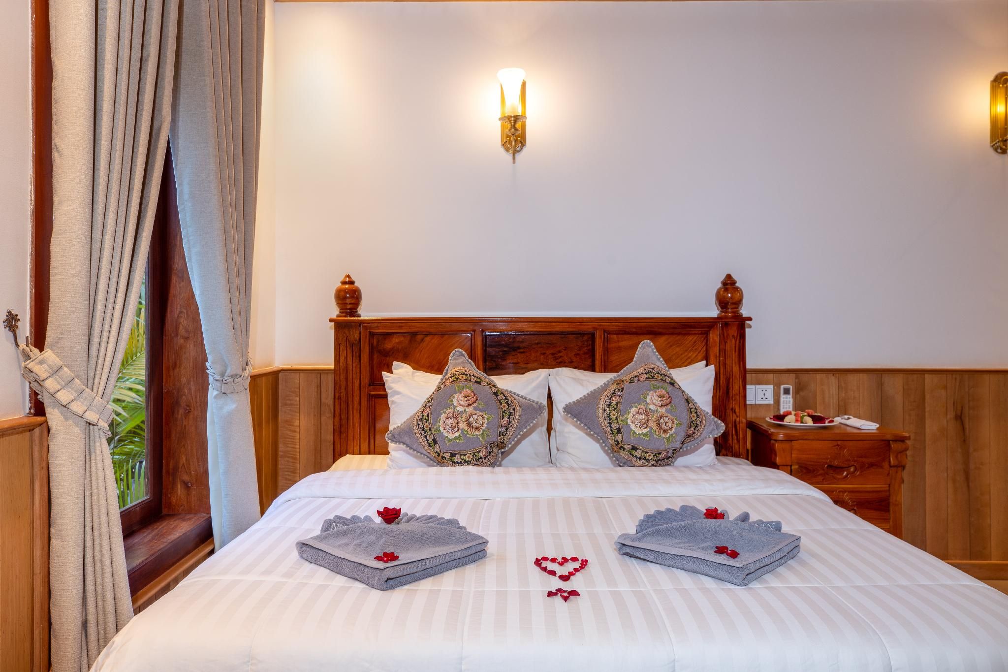 KNN Luxury Hill King Villa With Balcony  3