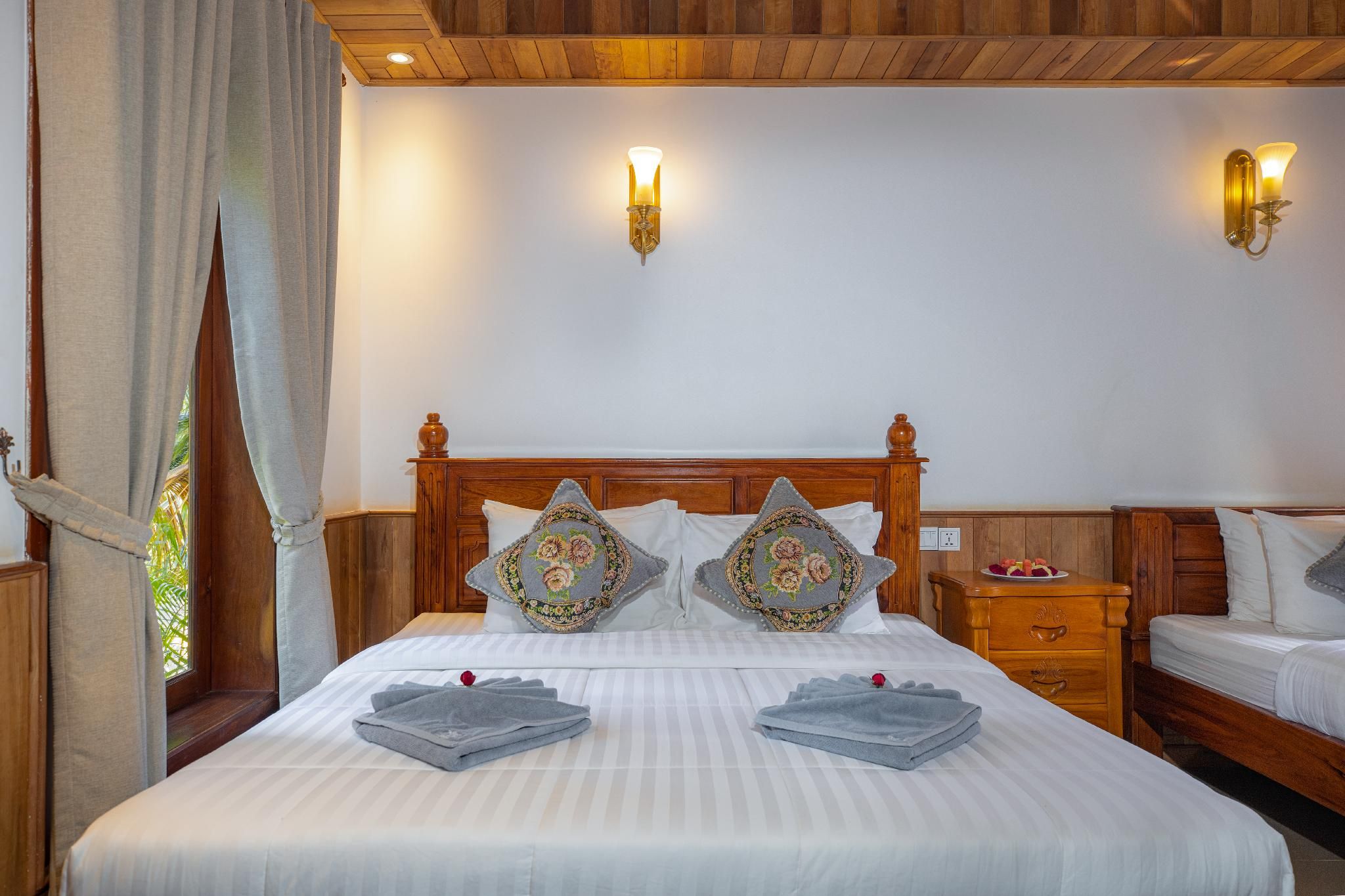 KNN Luxury Hill Family Villa Garden Room