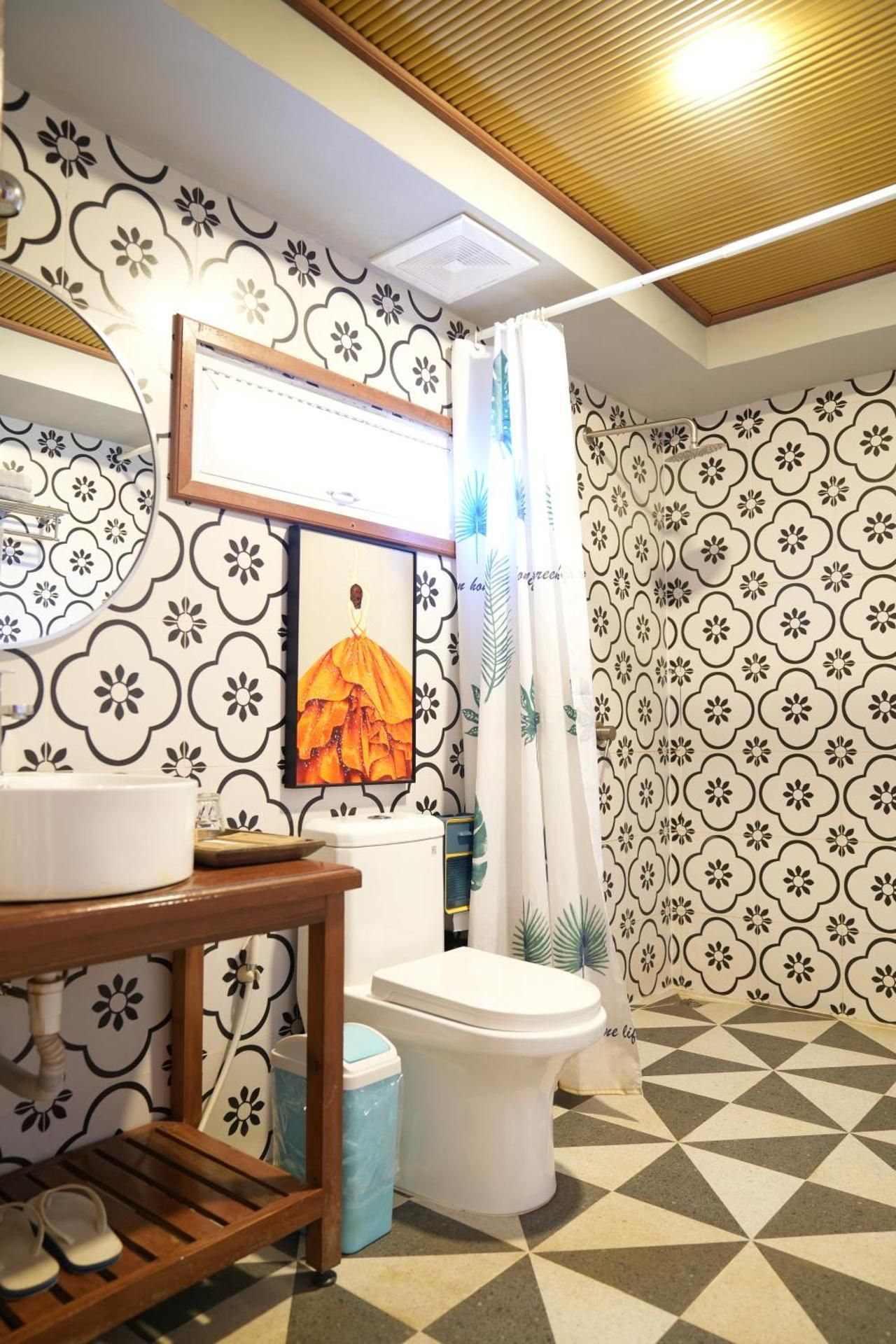 Tube Connecting Room