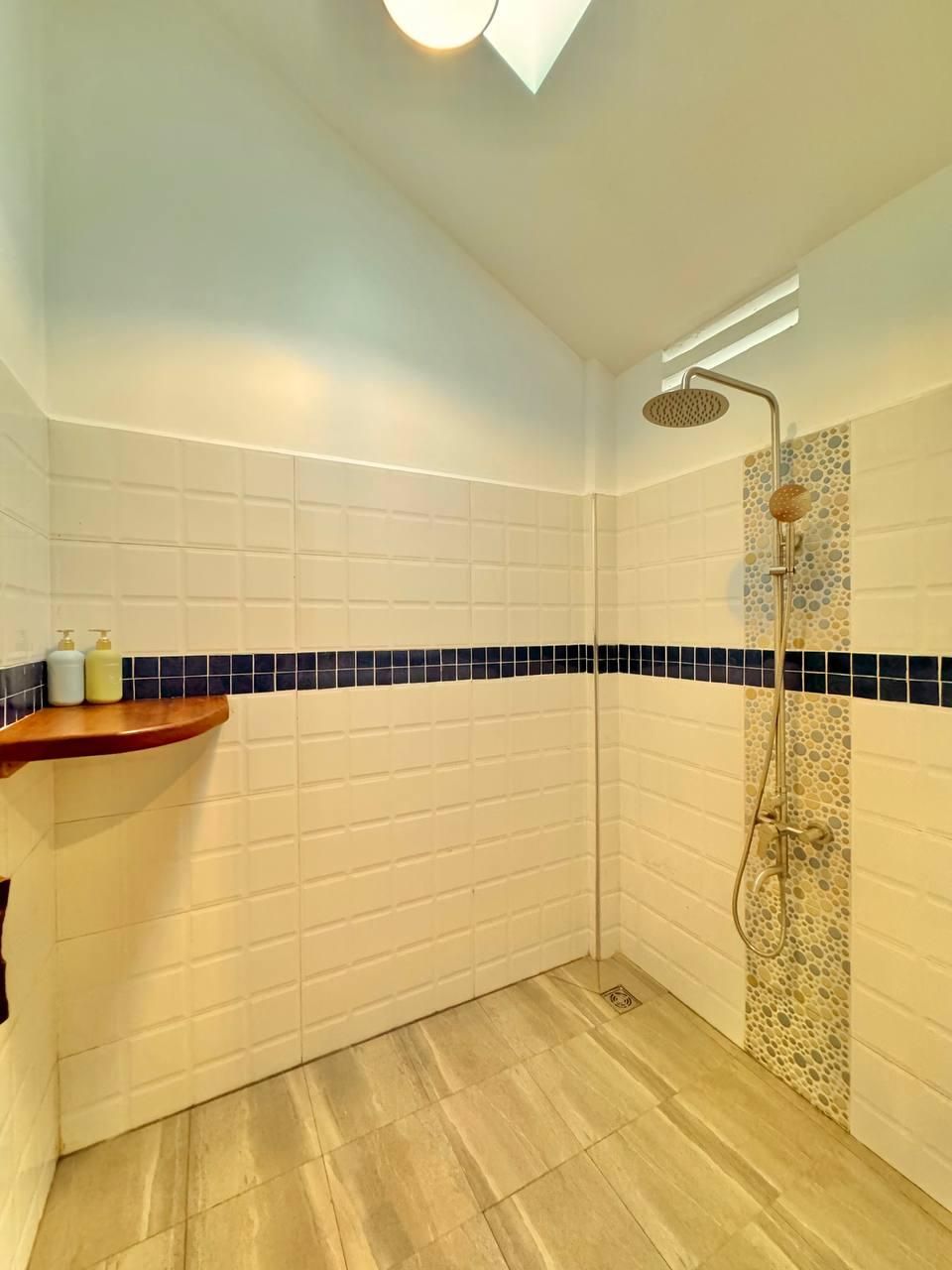 PIDA COFFEE FARM LODGE  Deluxe Triple Room 3