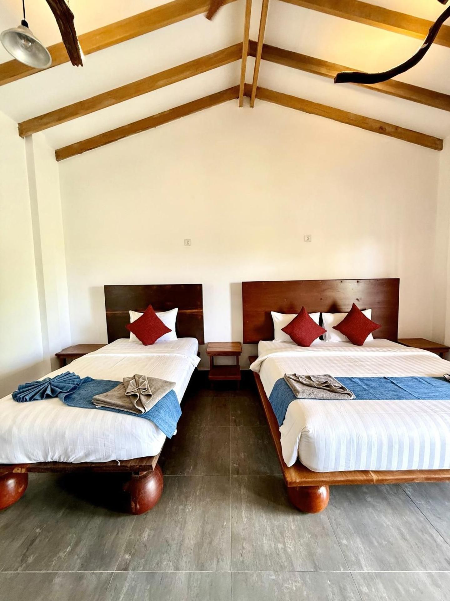 PIDA COFFEE FARM LODGE  Deluxe Triple Room 2