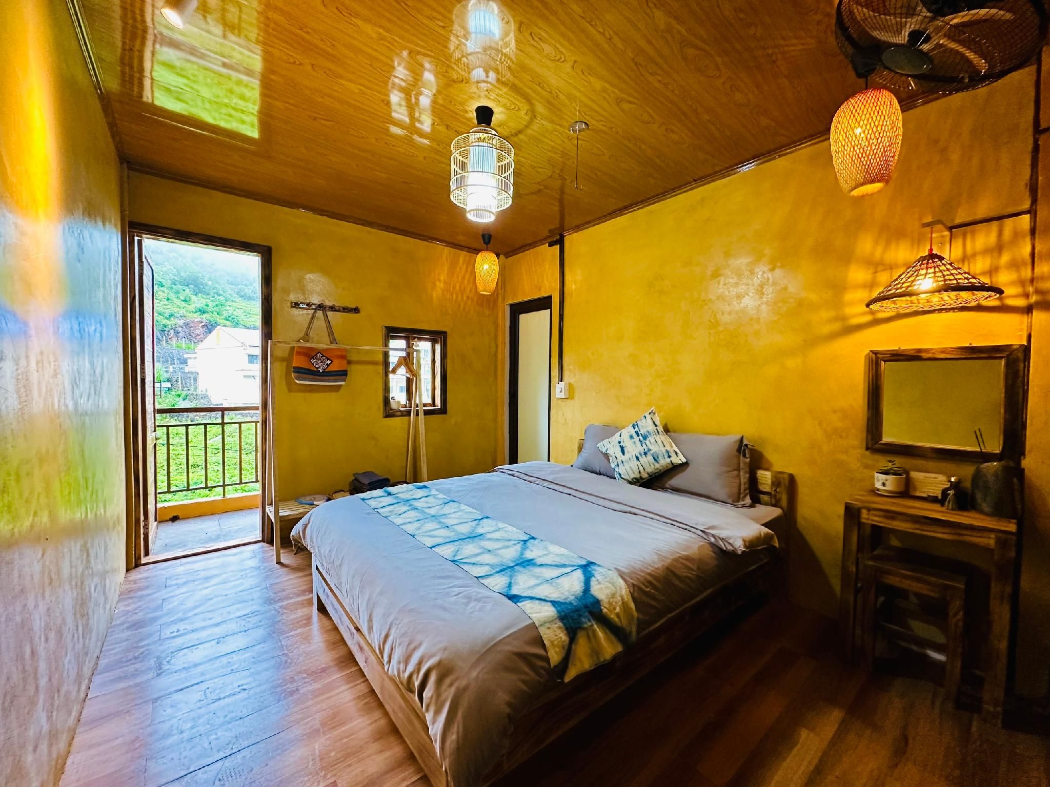 Balcony Room - Non-Smoking