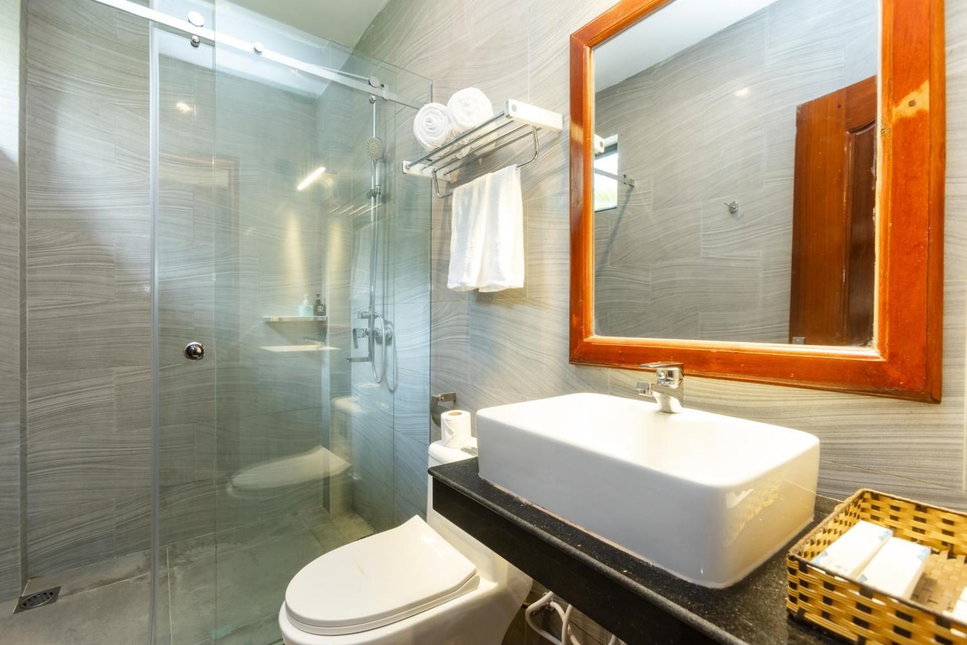 Deluxe Sea View King Bed