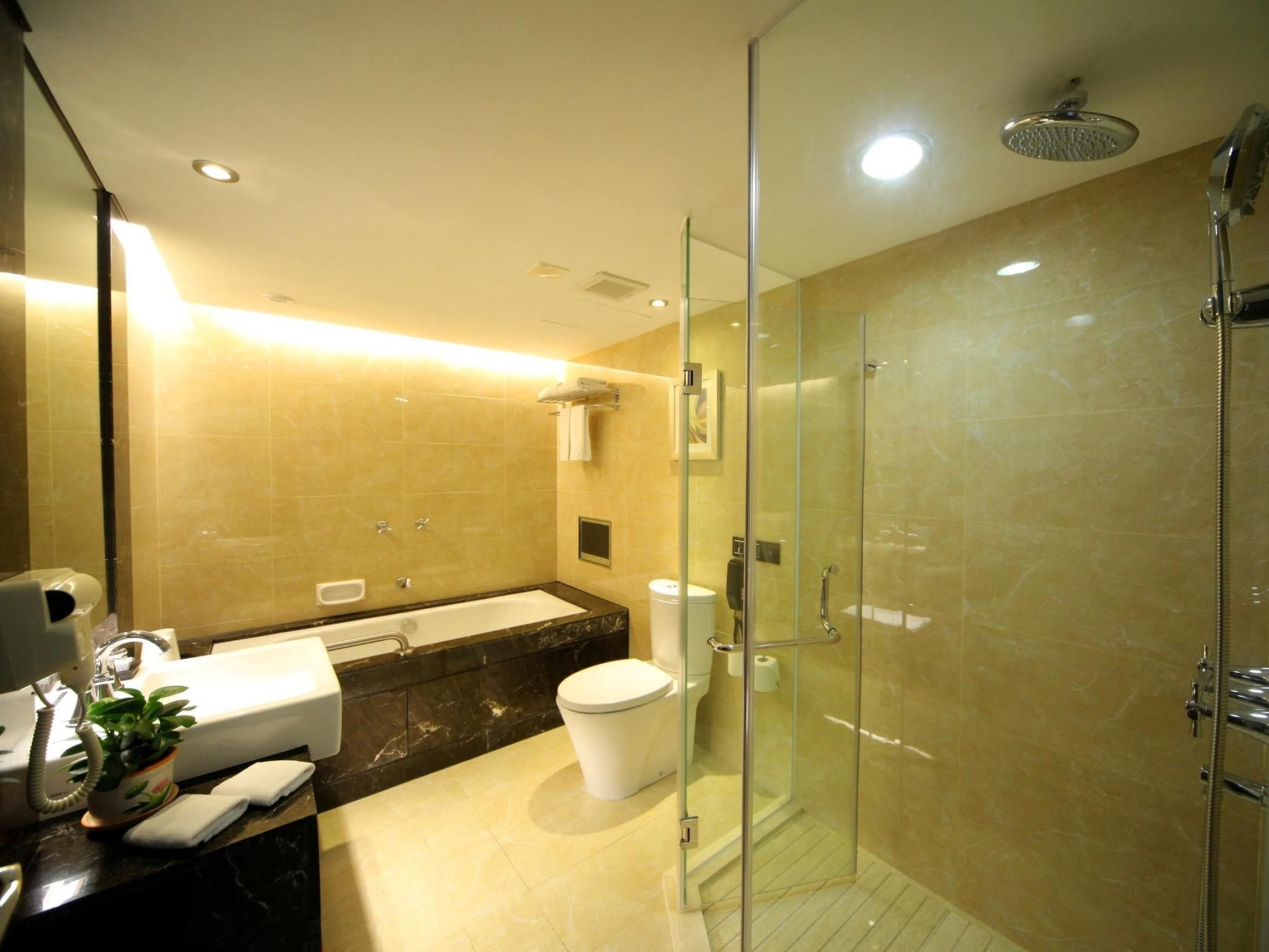 Hotel Beverly Plaza Beverly Colourful Family Suite 3