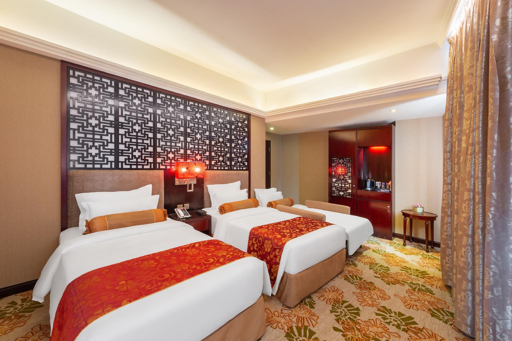 Metropole Hotel Connecting Family Rooms
