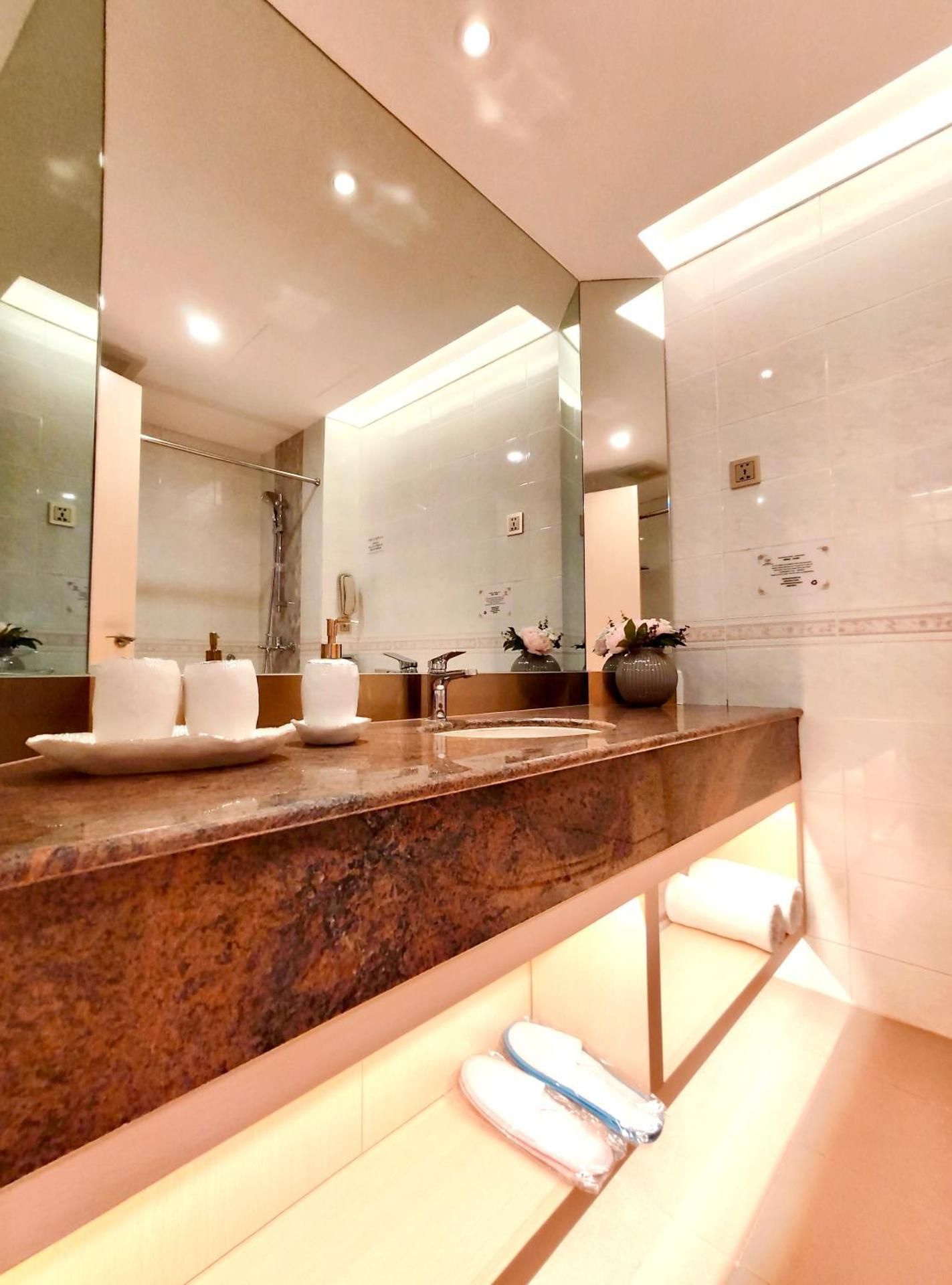 Riviera Hotel Triple Room with Sea View 3