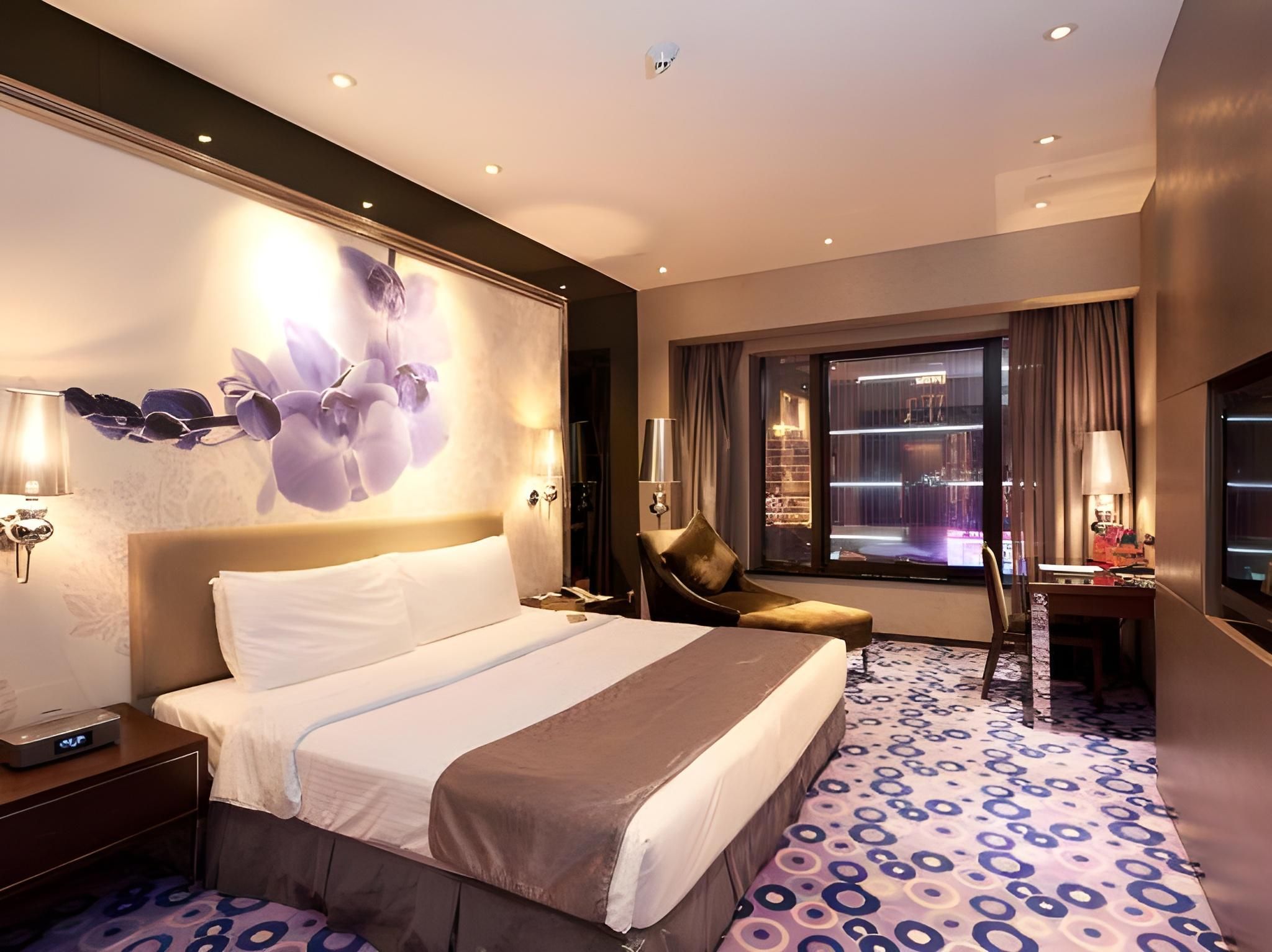 Grand Emperor Hotel Deluxe - 1 King Bed 2