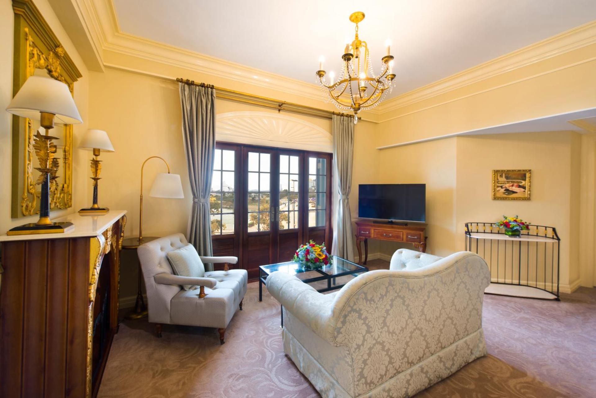 Twin Suite with City View and Balcony