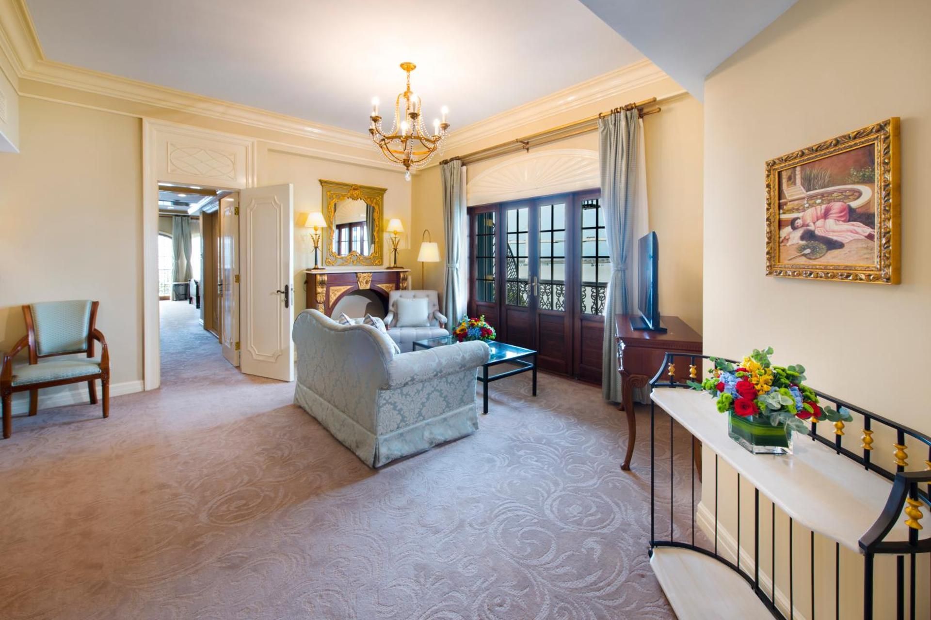 Rocks Hotel City View Suite 3