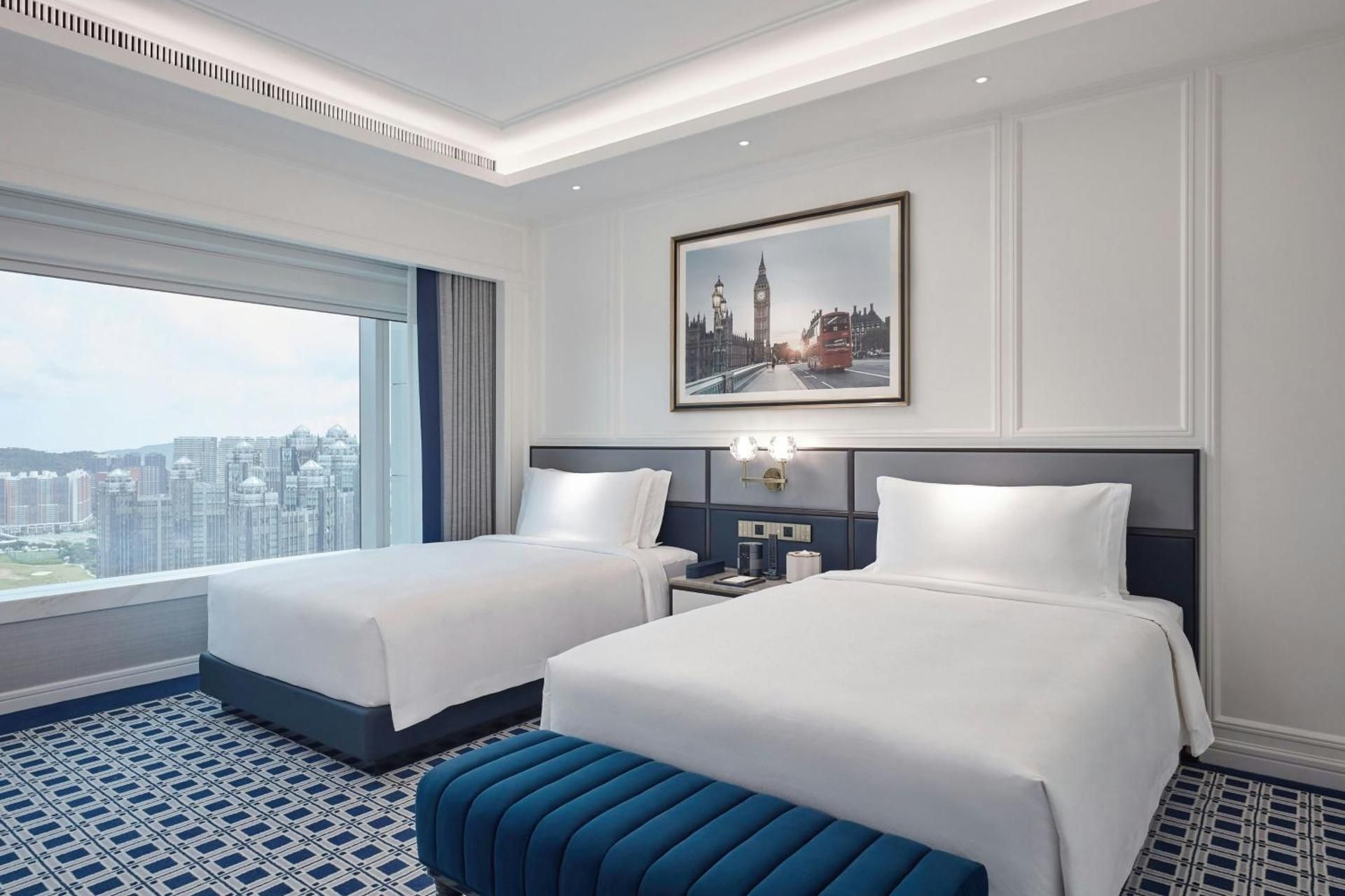 One-Bedroom Grand Elizabeth Suite with Two Double Beds and City View
