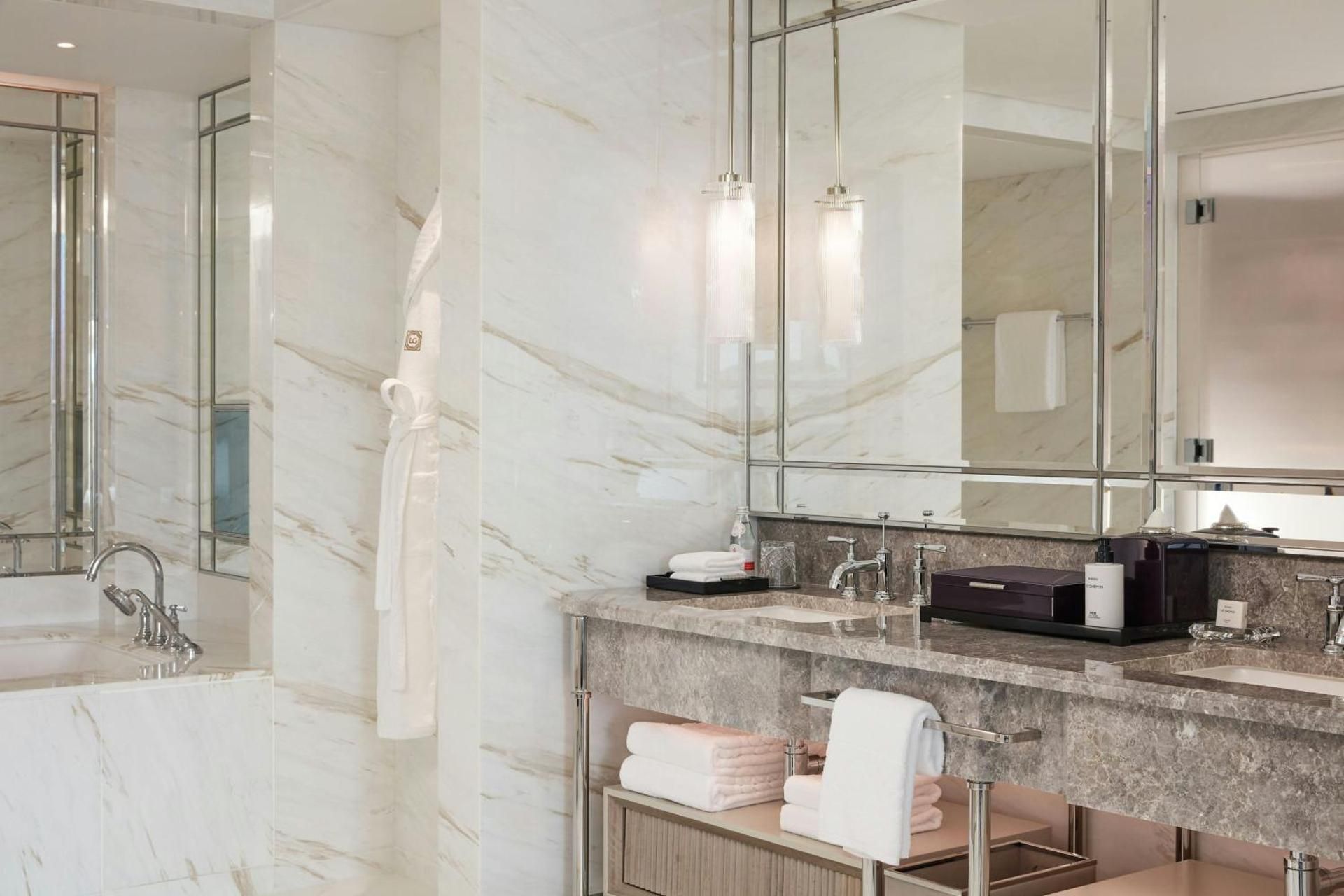 One-Bedroom Grand Henry King Suite with City View