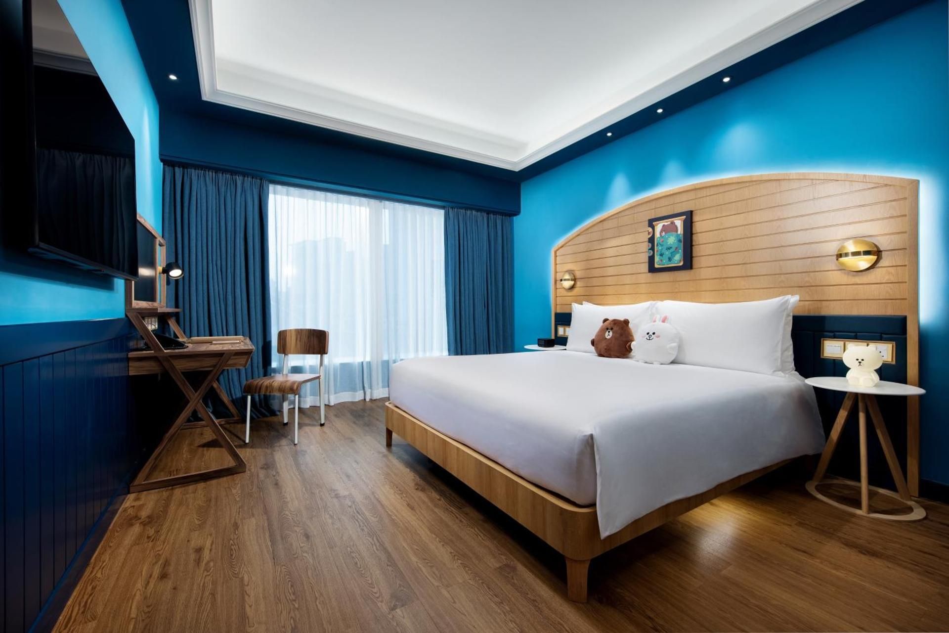 LINE FRIENDS Premier BROWN King or Twin Room