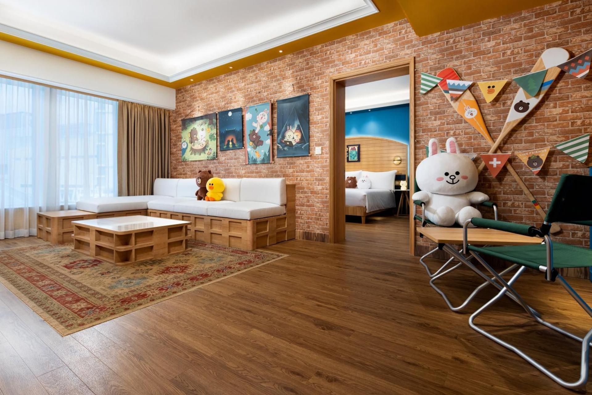 LINE FRIENDS King Suite