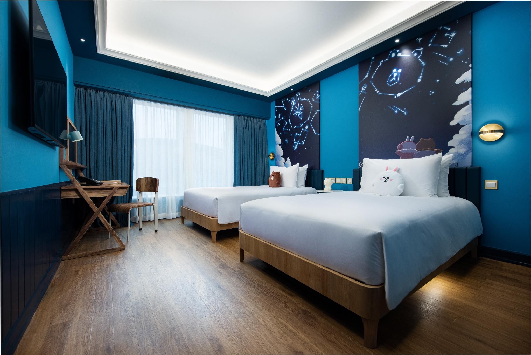 LINE FRIENDS Premier BROWN King or Twin Room with Balcony