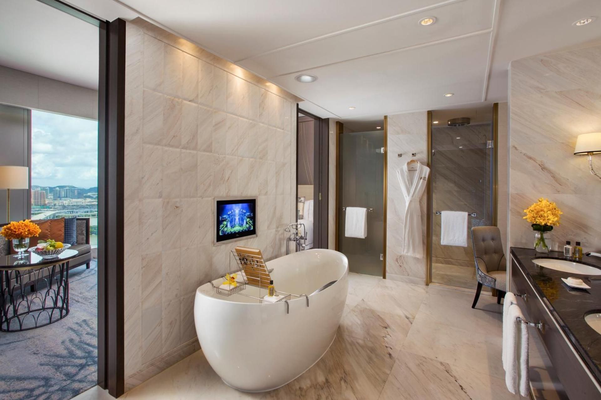 Star Executive Suite(Splash & Stay Package)