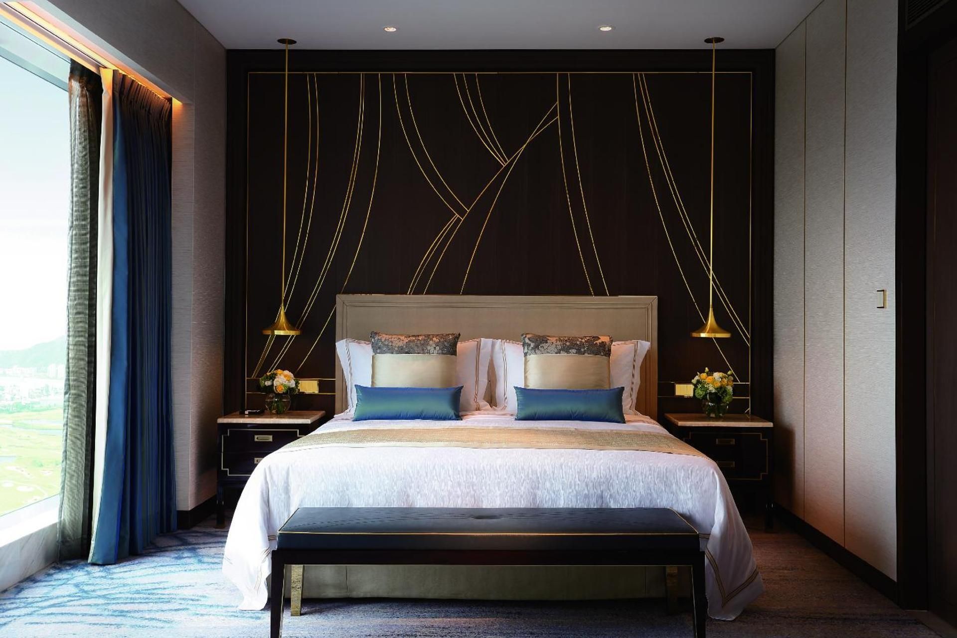 Star Executive Suite(Splash & Stay Package)