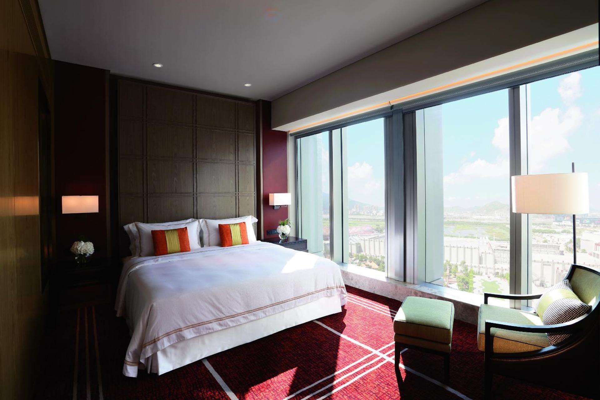 Celebrity Suite(Splash & Stay Package)