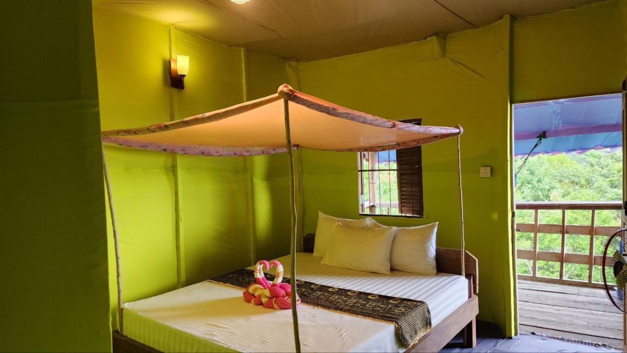 Koh Rong sea view bungalow Double Room with Balcony and Sea View 3