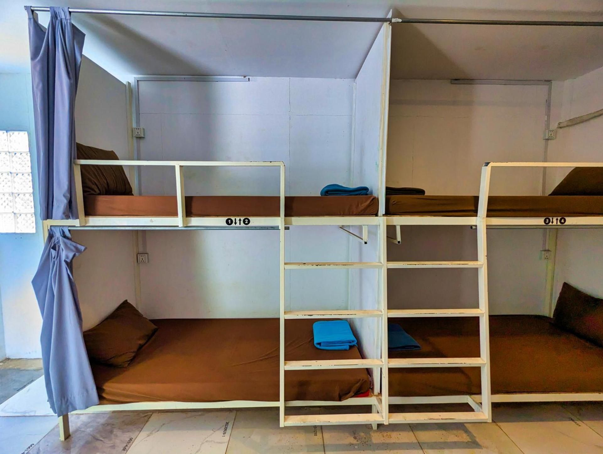 Single Bed in Mixed Dormitory Room